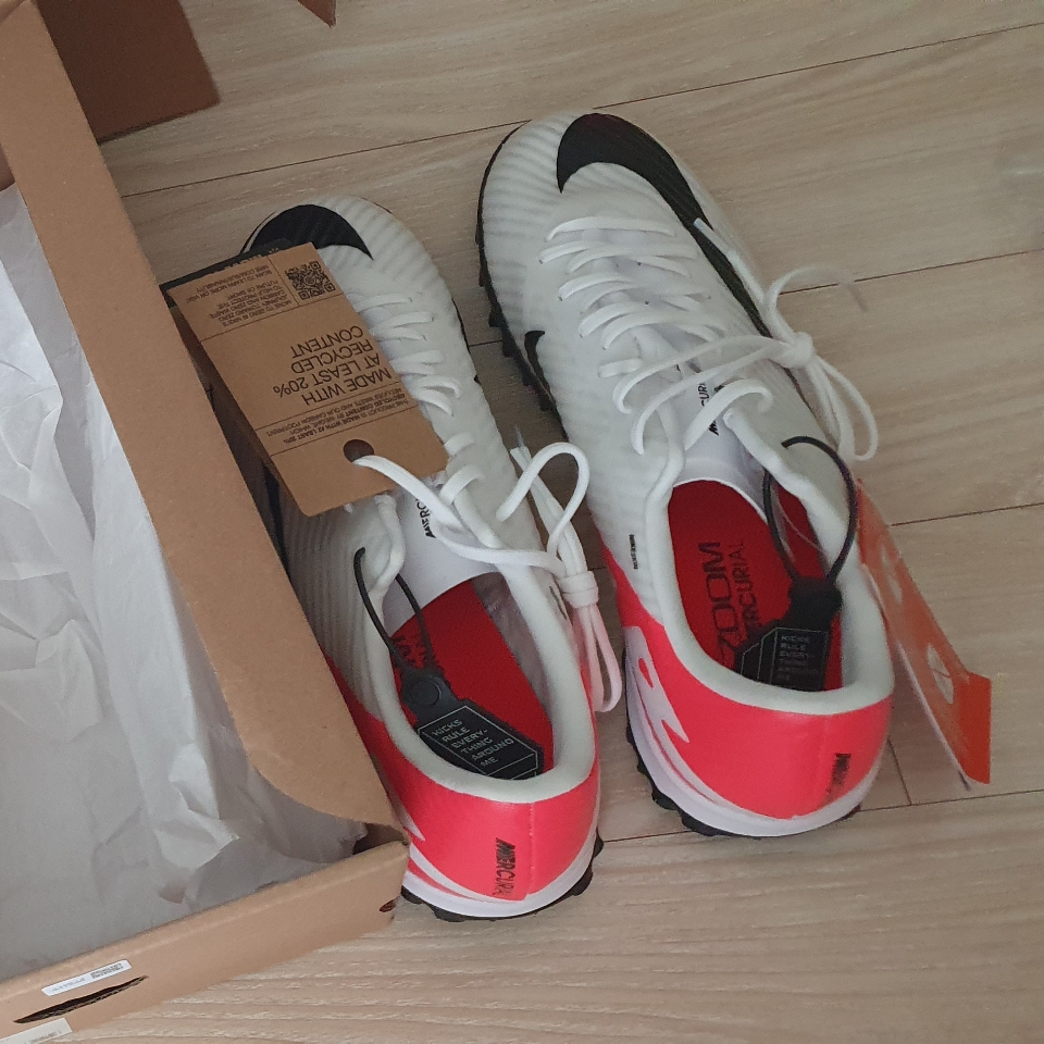 Nike Zoom Mercurial Vapor 15 Academy TF Bright Crimson White 착용 스타일 - 3