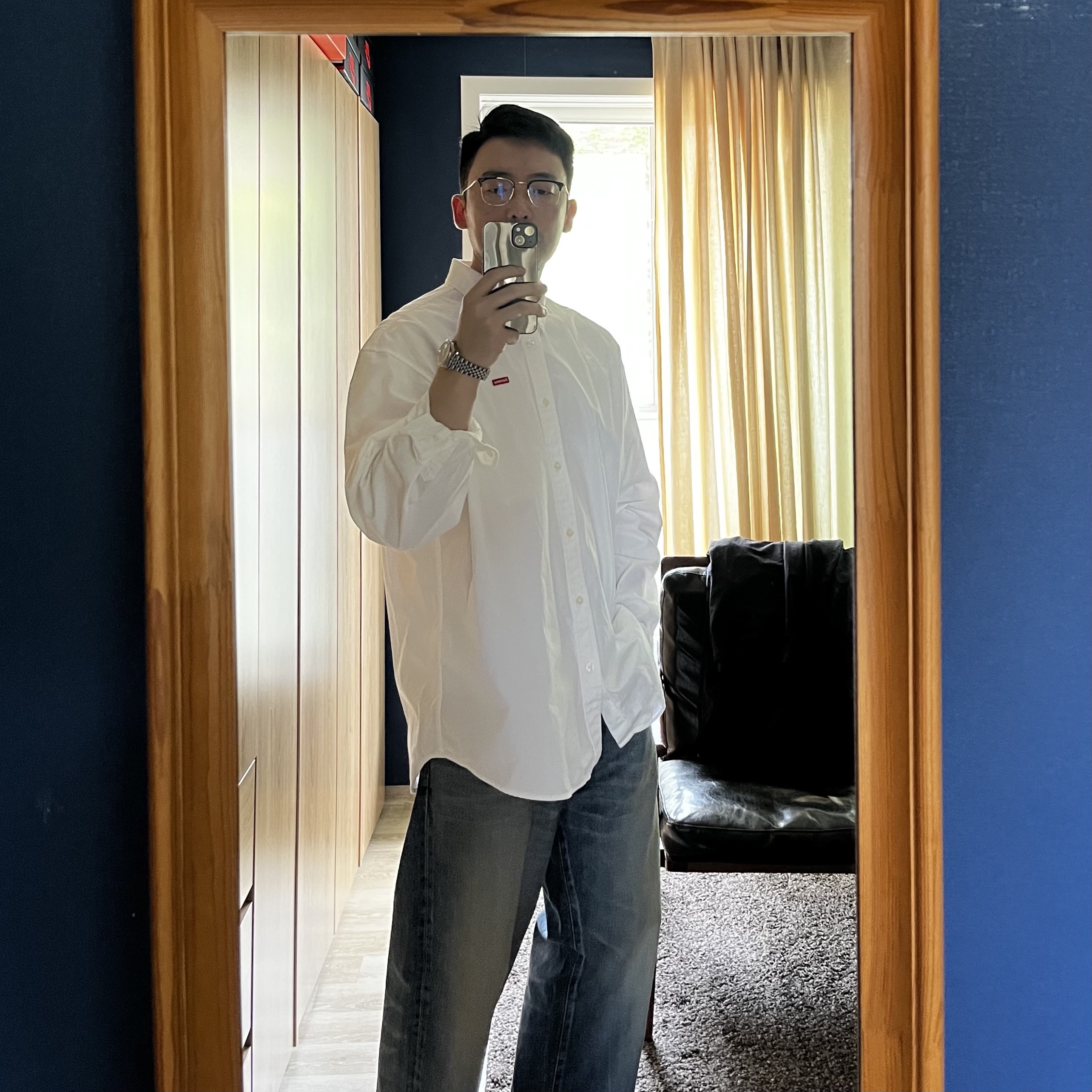 Supreme Small Box Shirt White - 23FW, Supreme Distressed Loose Fit Selvedge Jean Washed Indigo - 24SS 착용 스타일