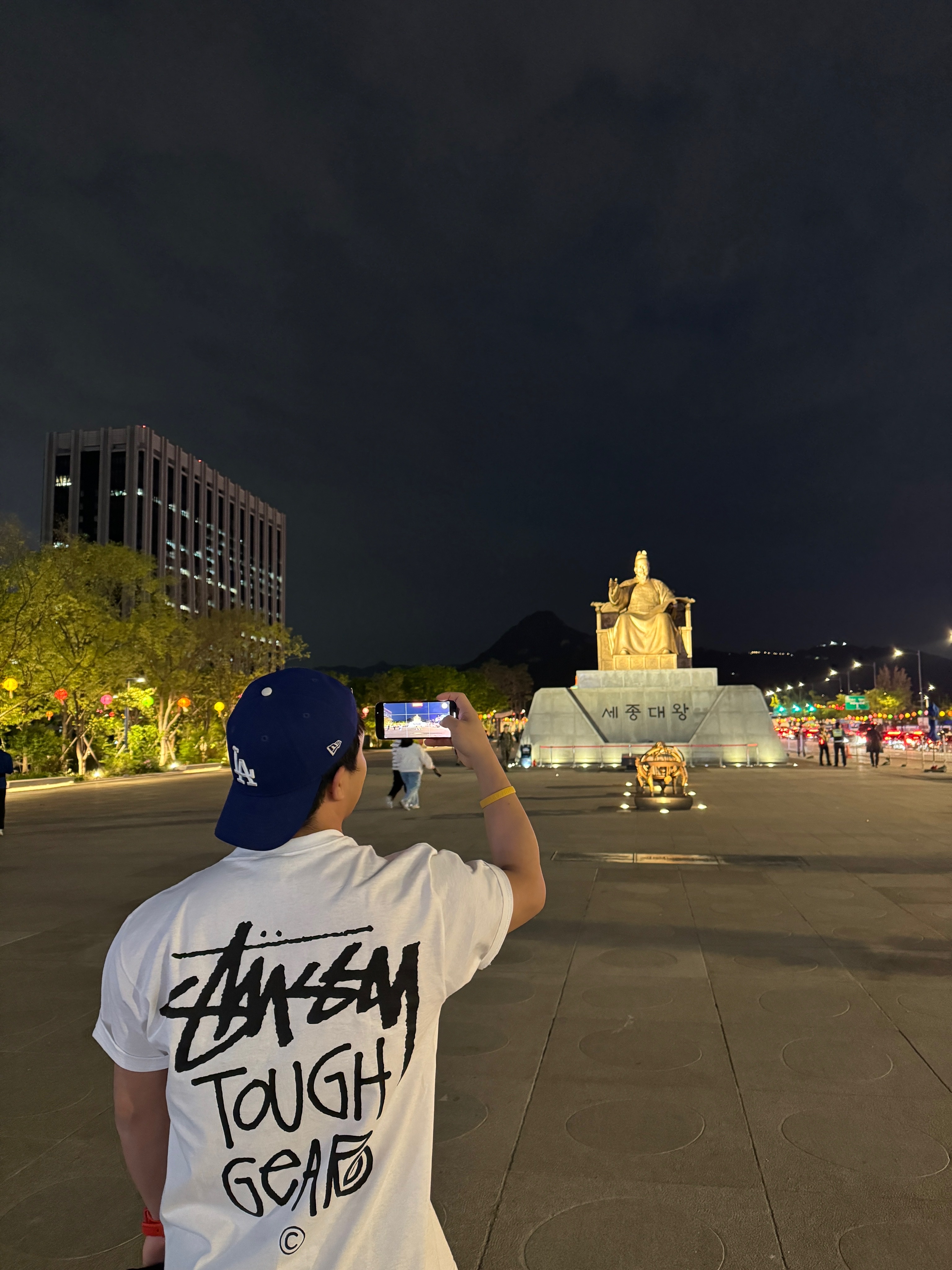 Stussy Tough Gear T-Shirt White 착용 스타일 - 2