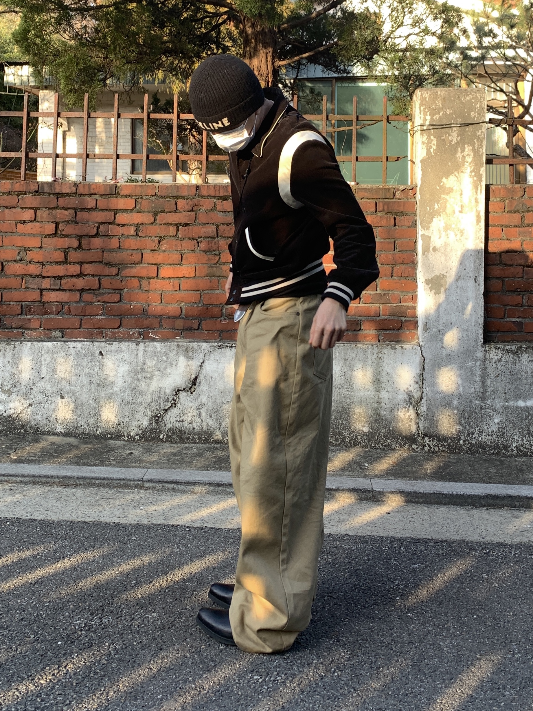 Our Legacy Cuban Boot Black, Celine Embroidered Knit Wool Beanie Black 착용 스타일 - 5