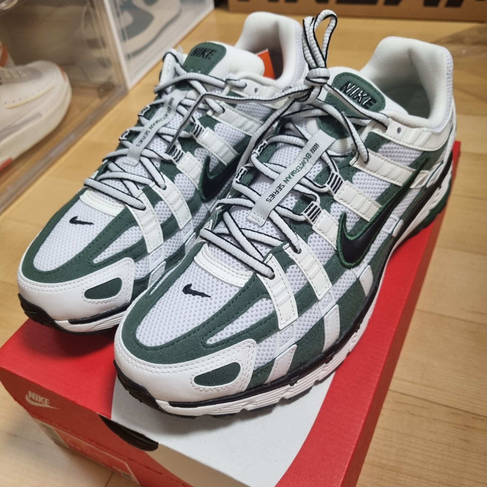 (W) Nike P-6000 Summit White Fir, Nike P-6000 Coconut Milk Medium Blue 착용 스타일 - 1