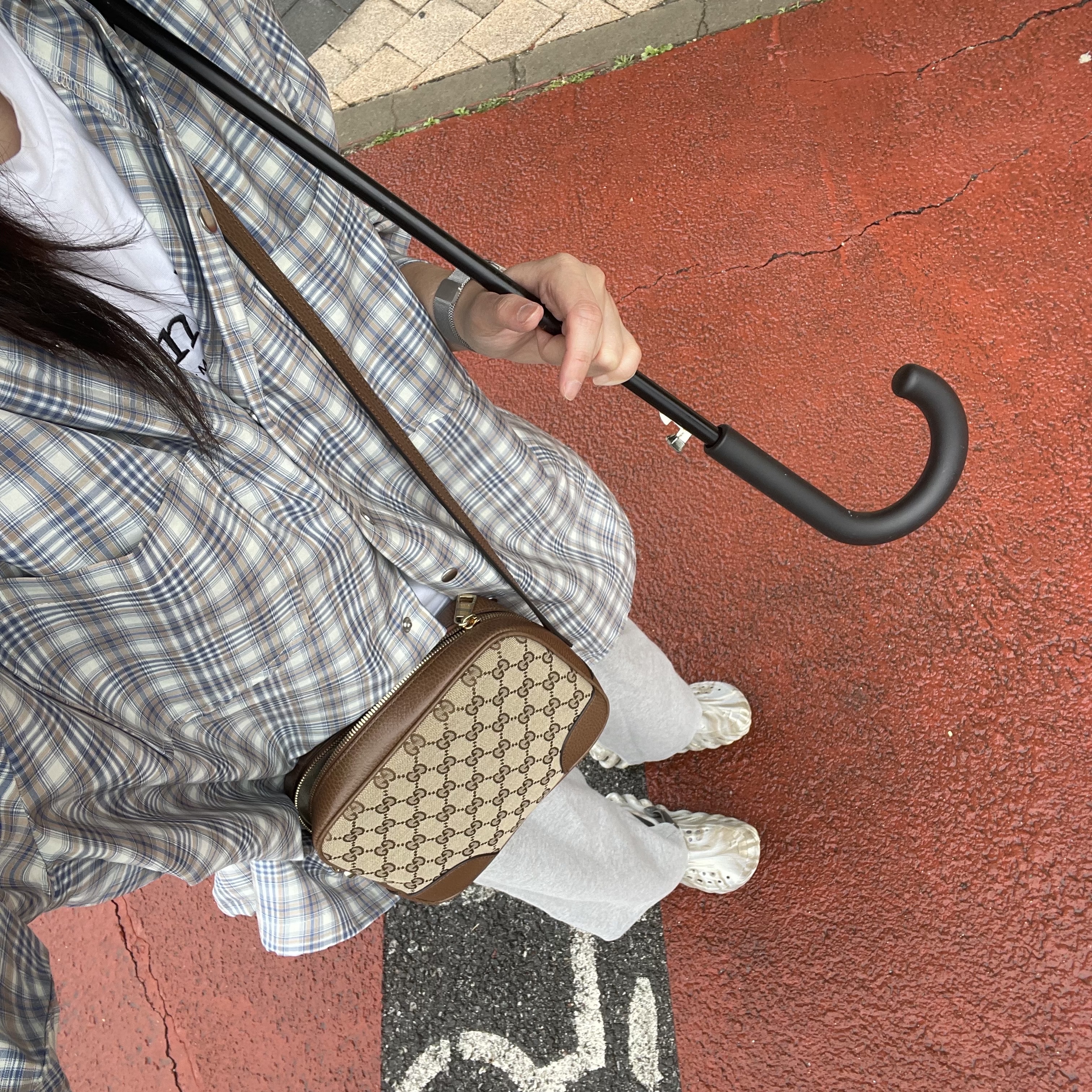 Gucci GG Canvas Disco Bag Beige Brown, Crocs Echo Marbled Clog Bone Multi 착용 스타일