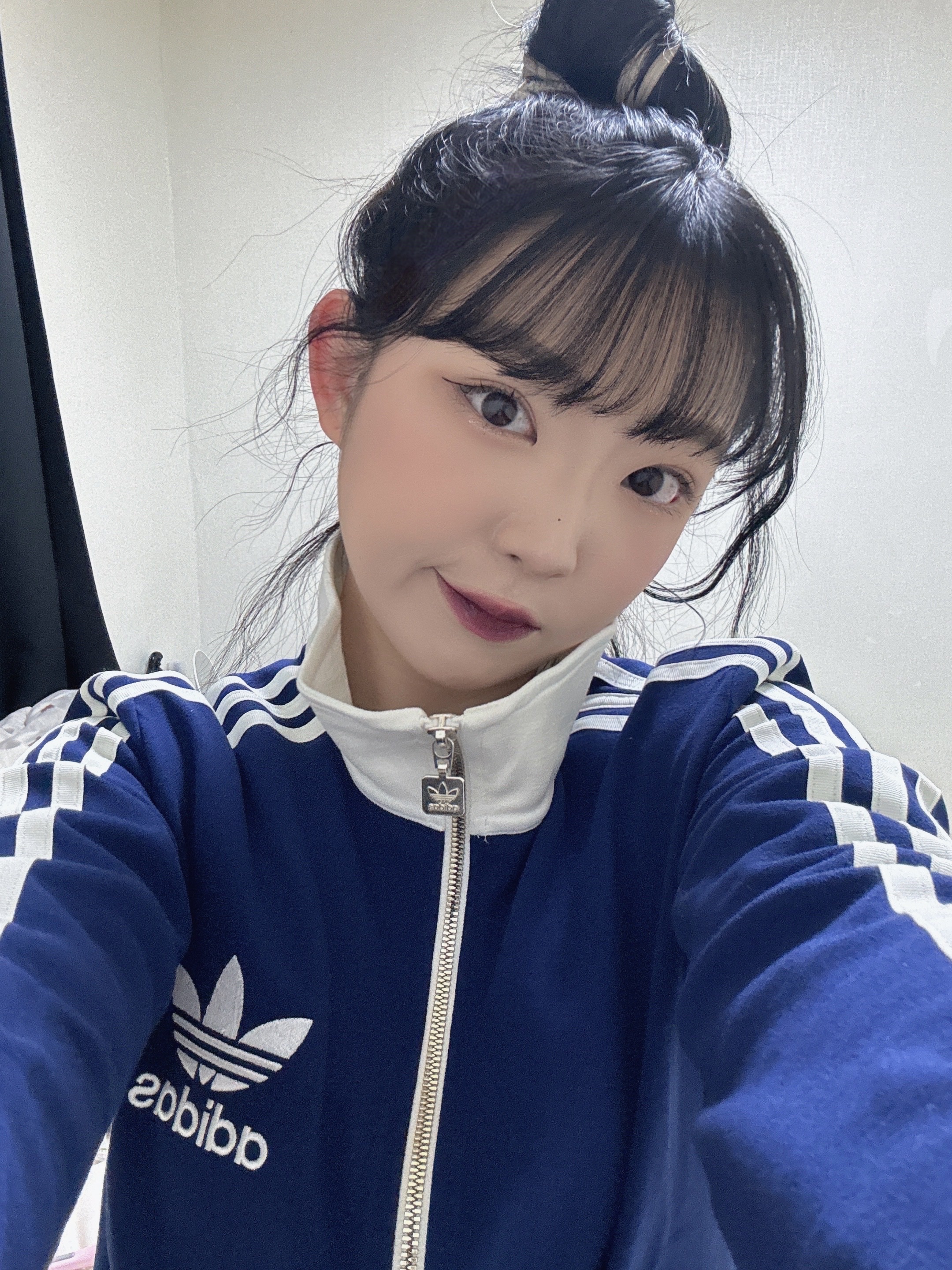 (W) Adidas Originals Beckenbauer Crepe Track Top Dark Blue - KR Sizing 착용 스타일 - 2