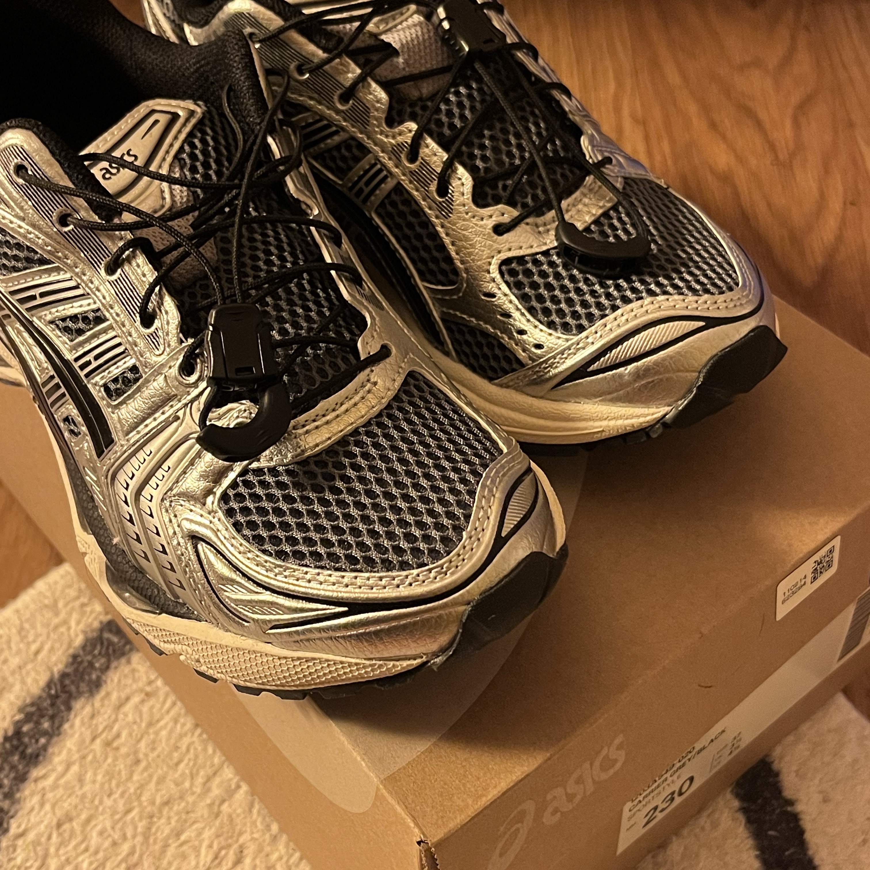 Asics Unlimited Gel-Kayano 14 Carrier Grey Black 착용 스타일