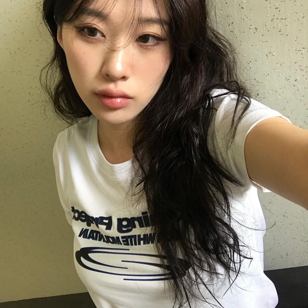 Opening Project Woman Identity T-Shirts White, Opening Project Woman Identity T-Shirts Black 착용 스타일