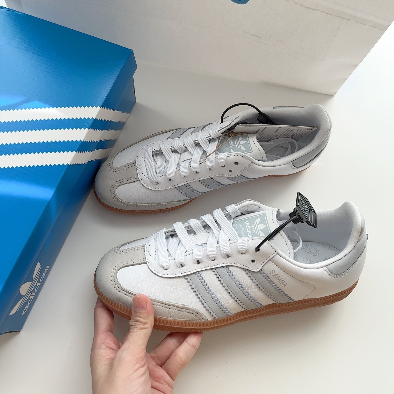 (W) Adidas Samba OG Cloud White Halo Blue 착용 스타일 - 2