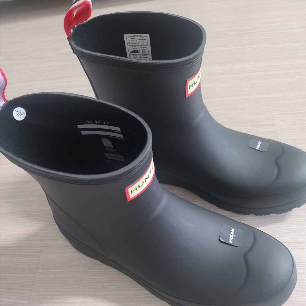(W) Hunter Play Short Rain Boots Black 착용 스타일