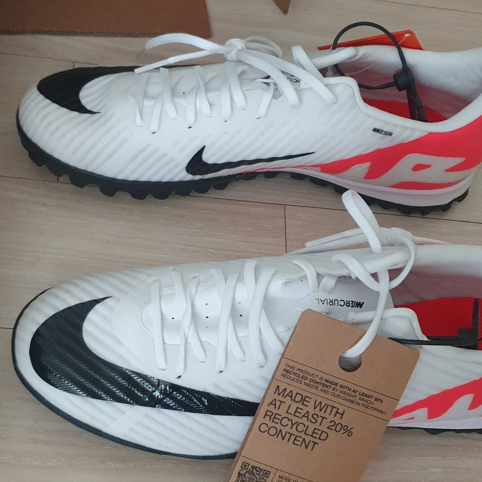 Nike Zoom Mercurial Vapor 15 Academy TF Bright Crimson White 착용 스타일 - 2