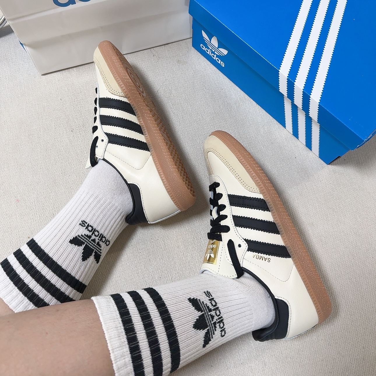 (W) Adidas Samba OG Cream White Core Black 착용 스타일 - 1