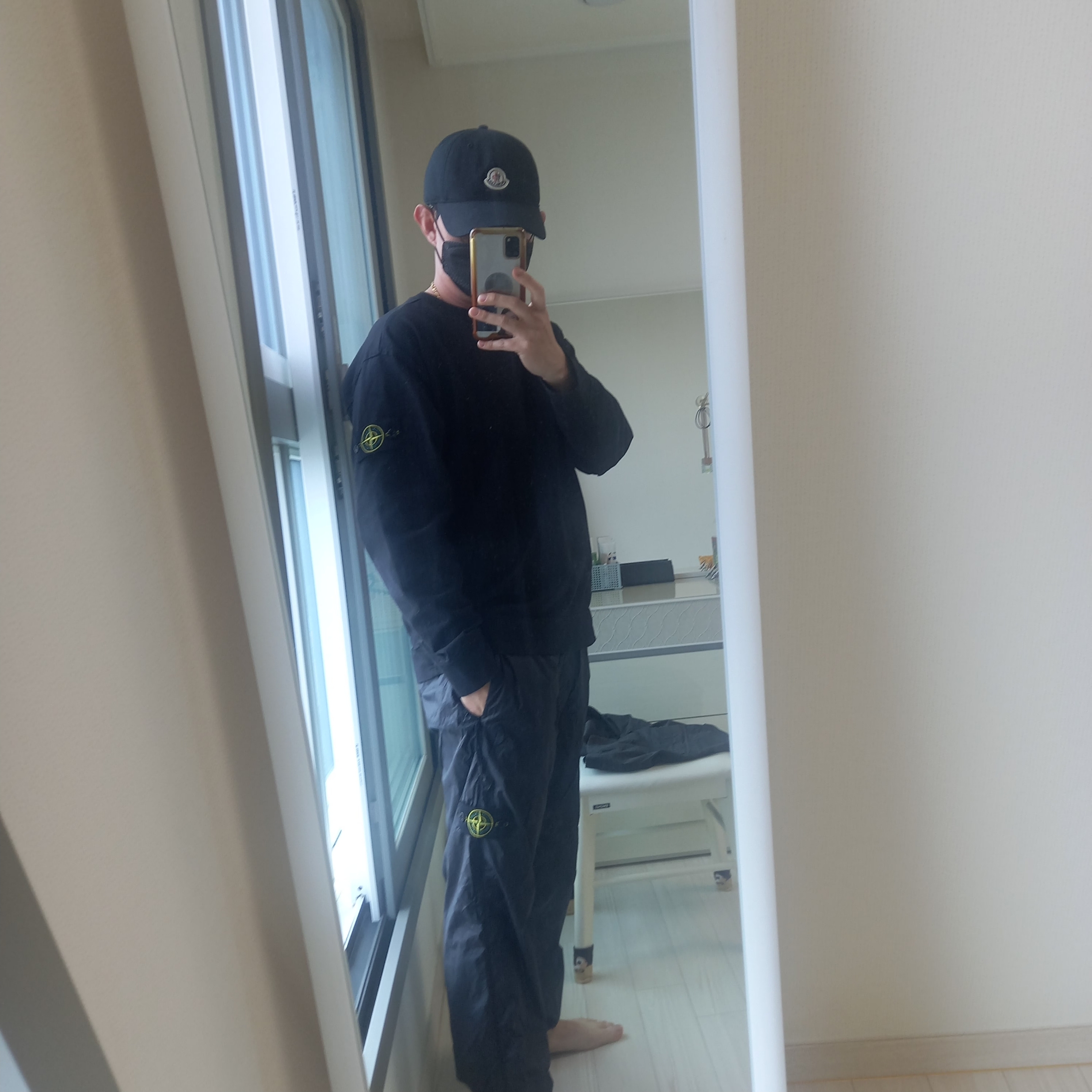 Moncler Logo Baseball Cap Black - 23SS, Stone Island 63750 Garment Dyed Heavy Cotton Long Sleeve T-Shirt Black - 22SS 착용 스타일 - 1