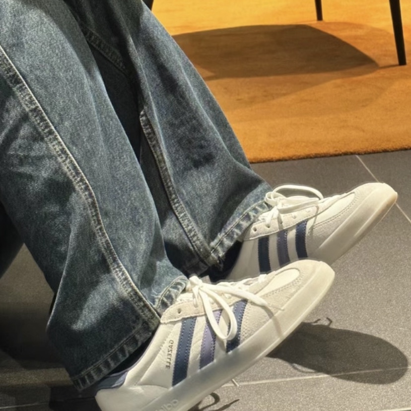 Adidas Gazelle Indoor Core White Preloved Ink 착용 스타일