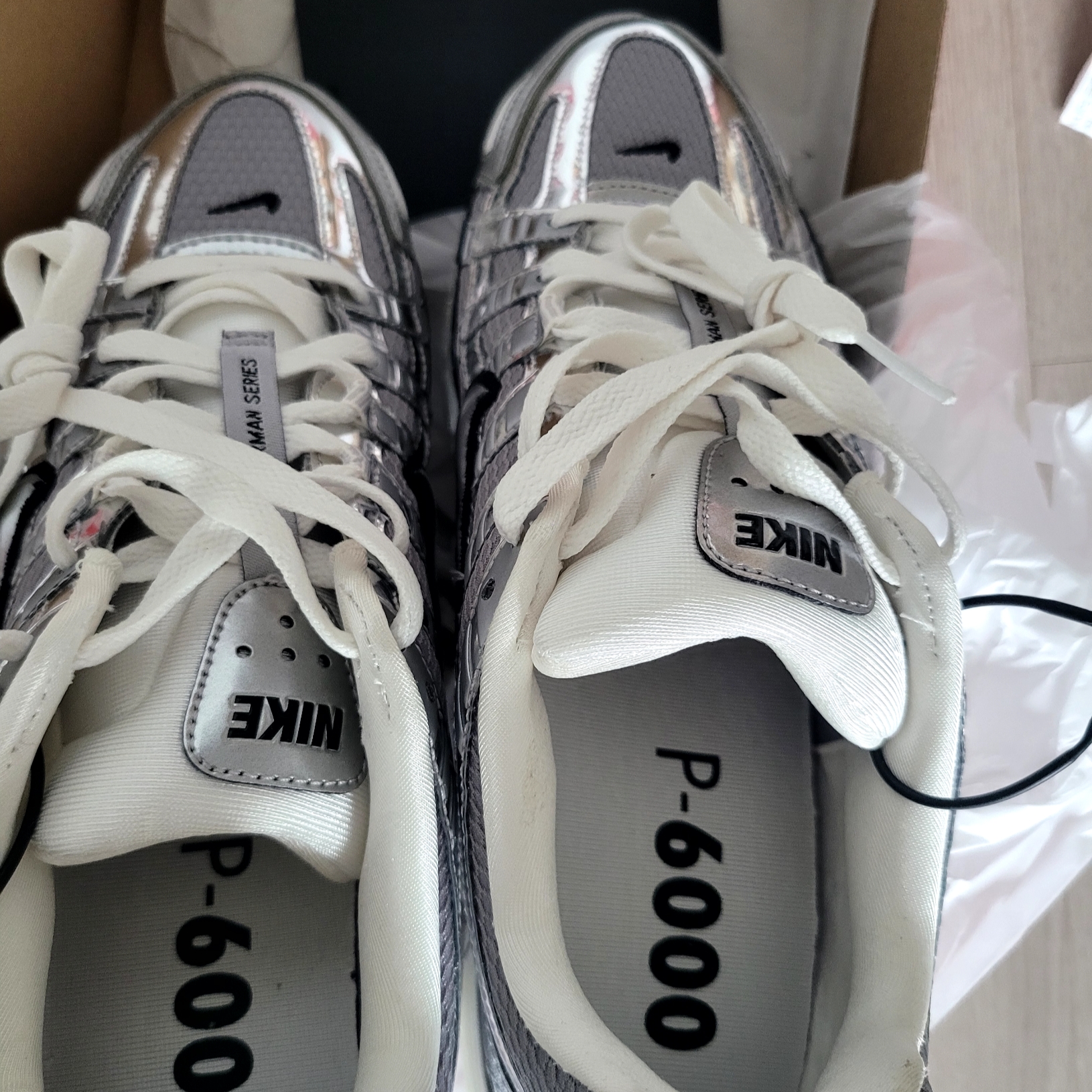 Nike P-6000 Metallic Silver 착용 스타일 - 2