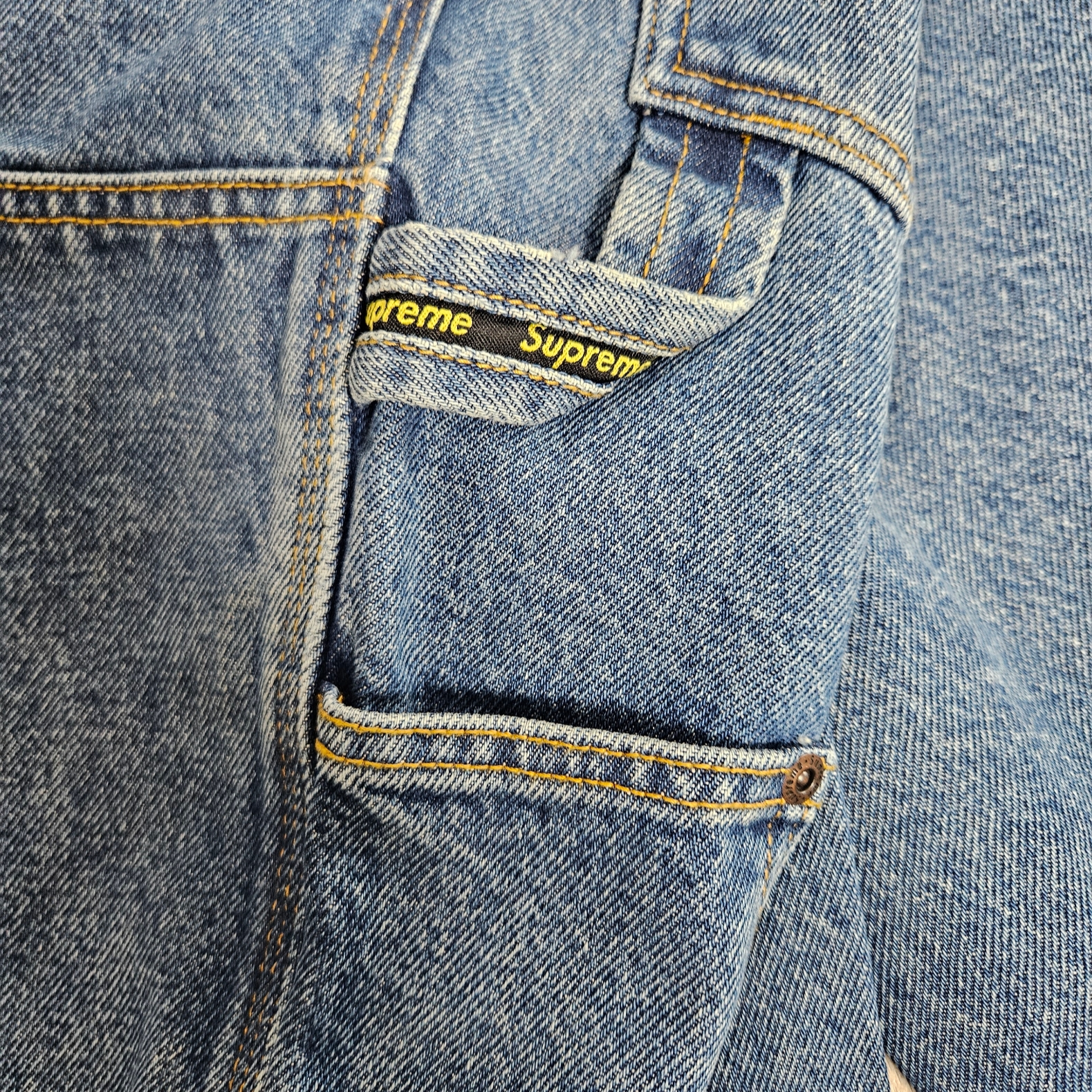 Supreme Double Knee Painter Pant Washed Indigo - 24SS, Supreme S Logo Loose Fit Jean Washed Blue - 24SS 착용 스타일 - 2