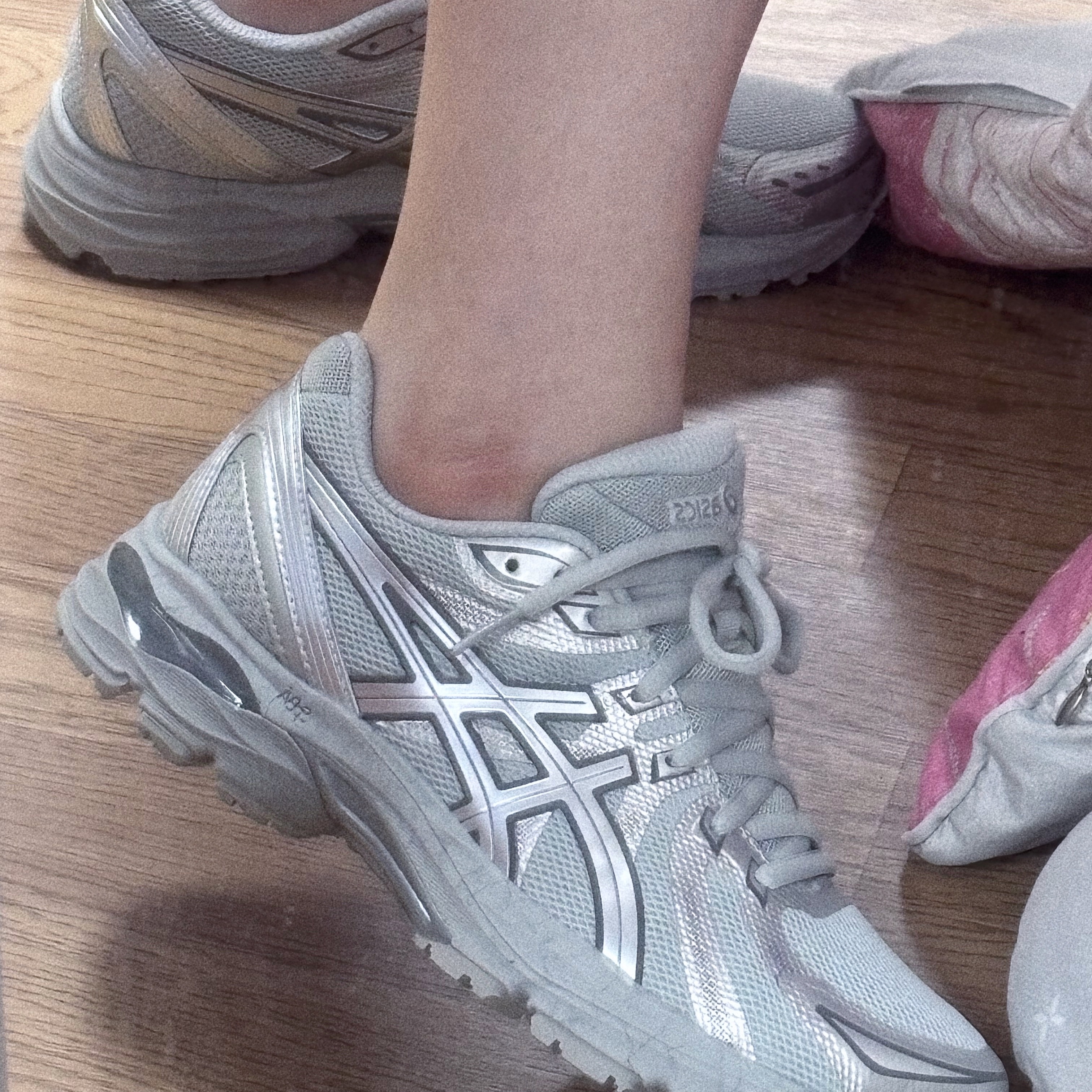 (W) Asics Gel-Flux 4 CN Gray Silver 착용 스타일 - 1