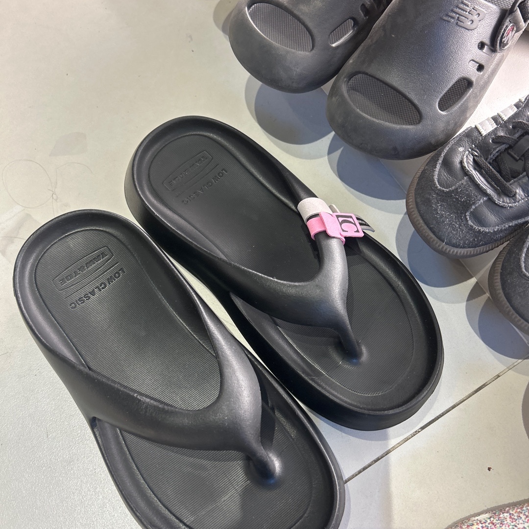 Taw&Toe x Low Classic Platform Flip Flop Black 착용 스타일