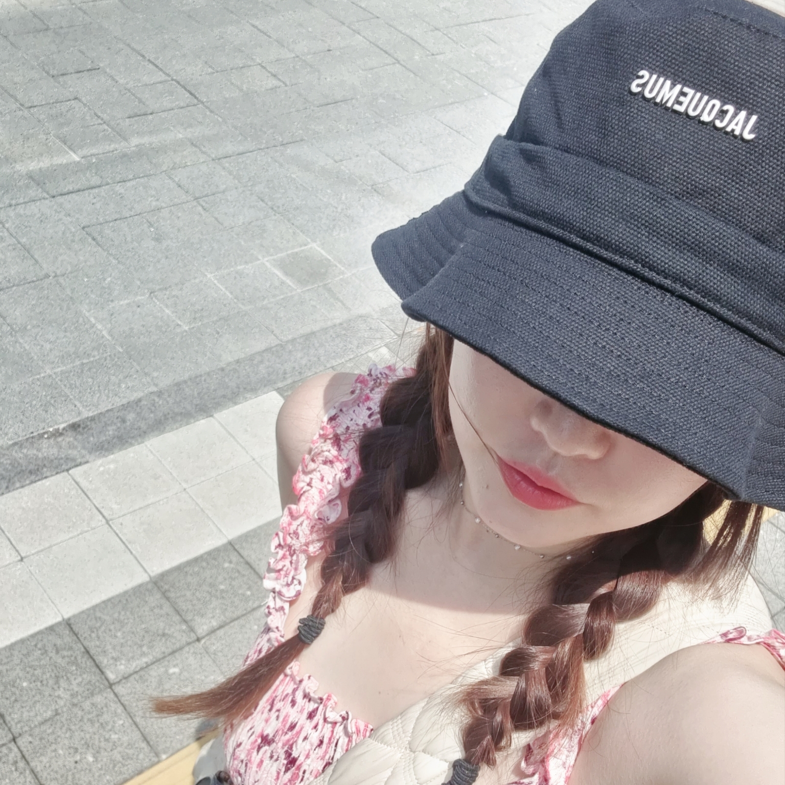 Jacquemus Le Bob Gadjo Bow Bucket Hat Black 착용 스타일 - 2