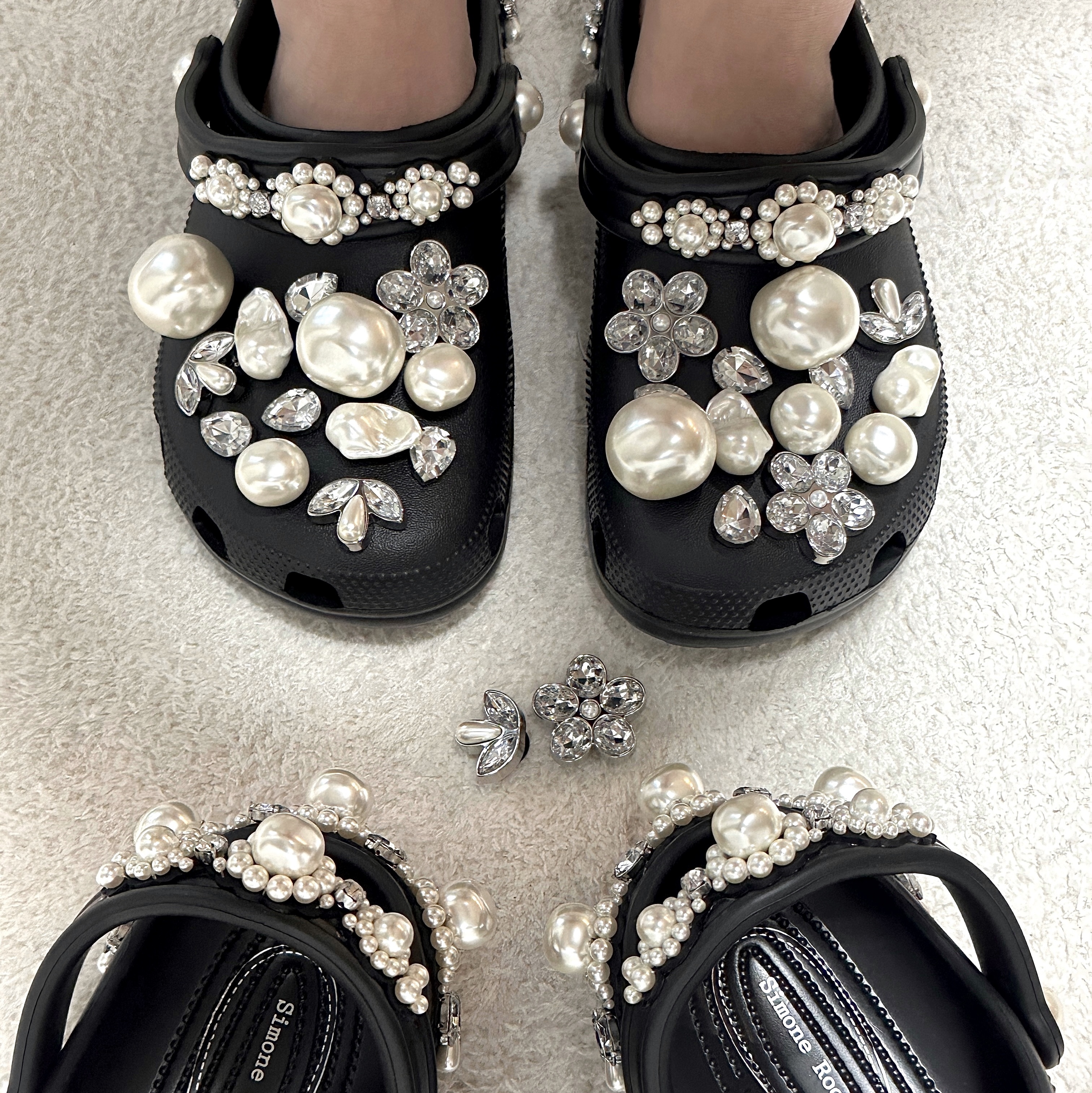 (W) Crocs x Simone Rocha Classic Clog Black 착용 스타일