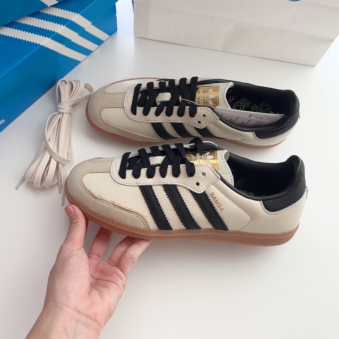(W) Adidas Samba OG Cream White Core Black 착용 스타일 - 2