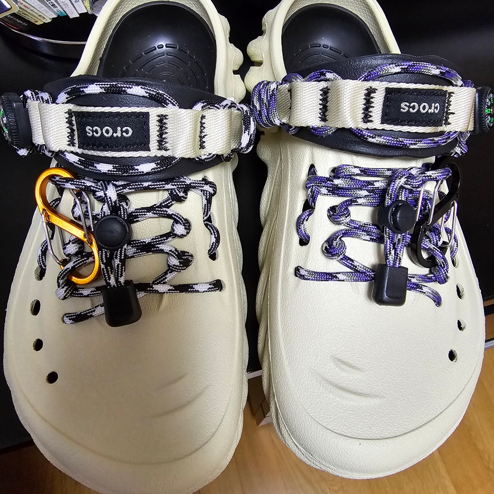Crocs Echo Clog Bone Black 착용 스타일 - 1
