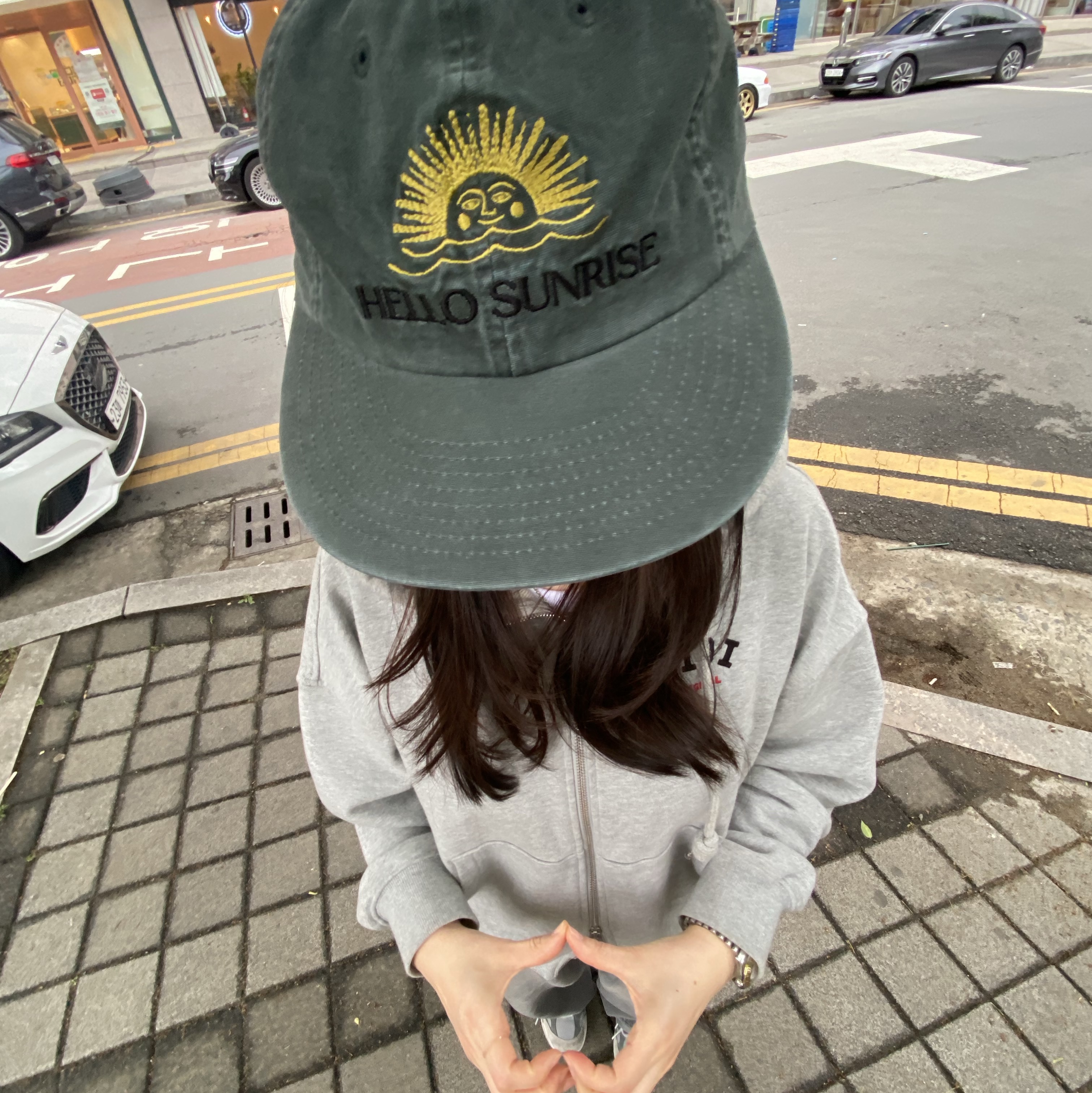 Hello Sunrise Washed Two Tone Logo 6Panel Cap Dark Forest 착용 스타일 - 2