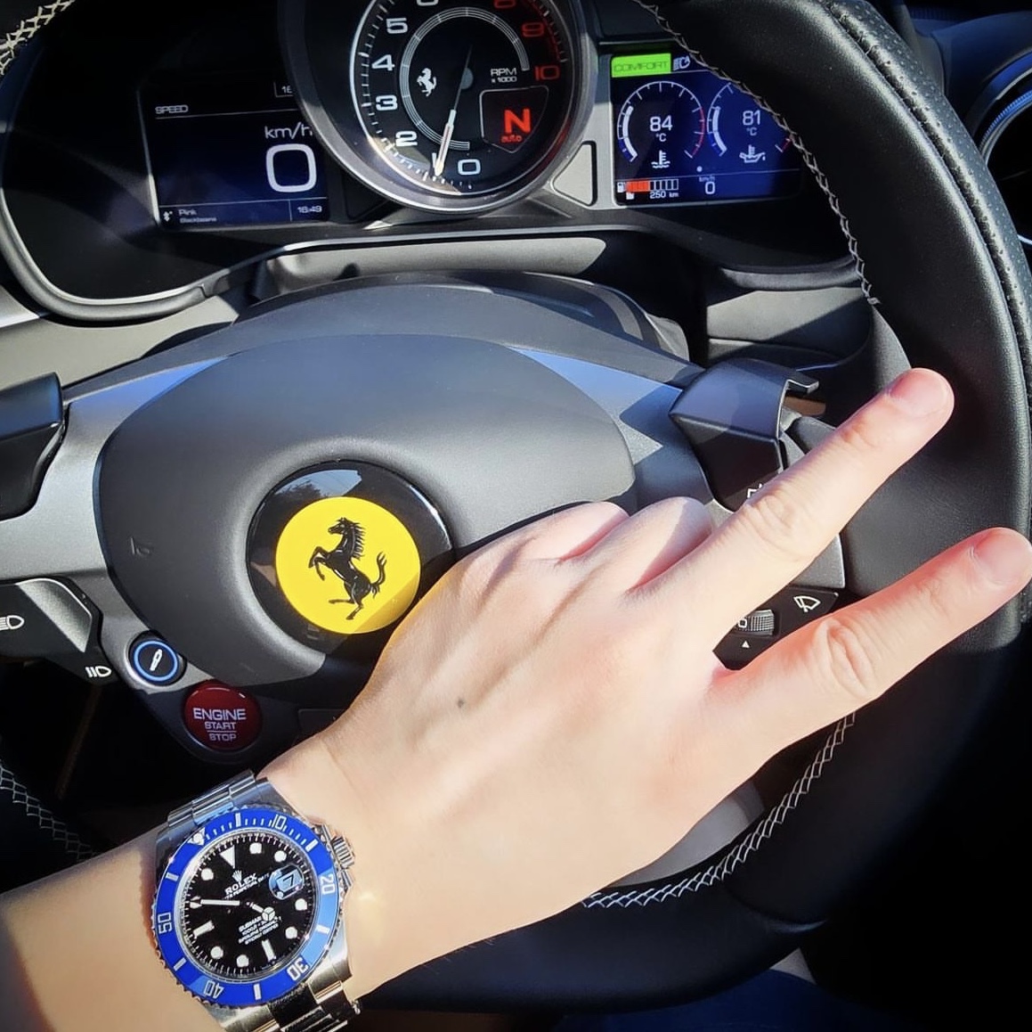 Rolex Submariner Date 41mm 126619LB Black Oyster 착용 스타일