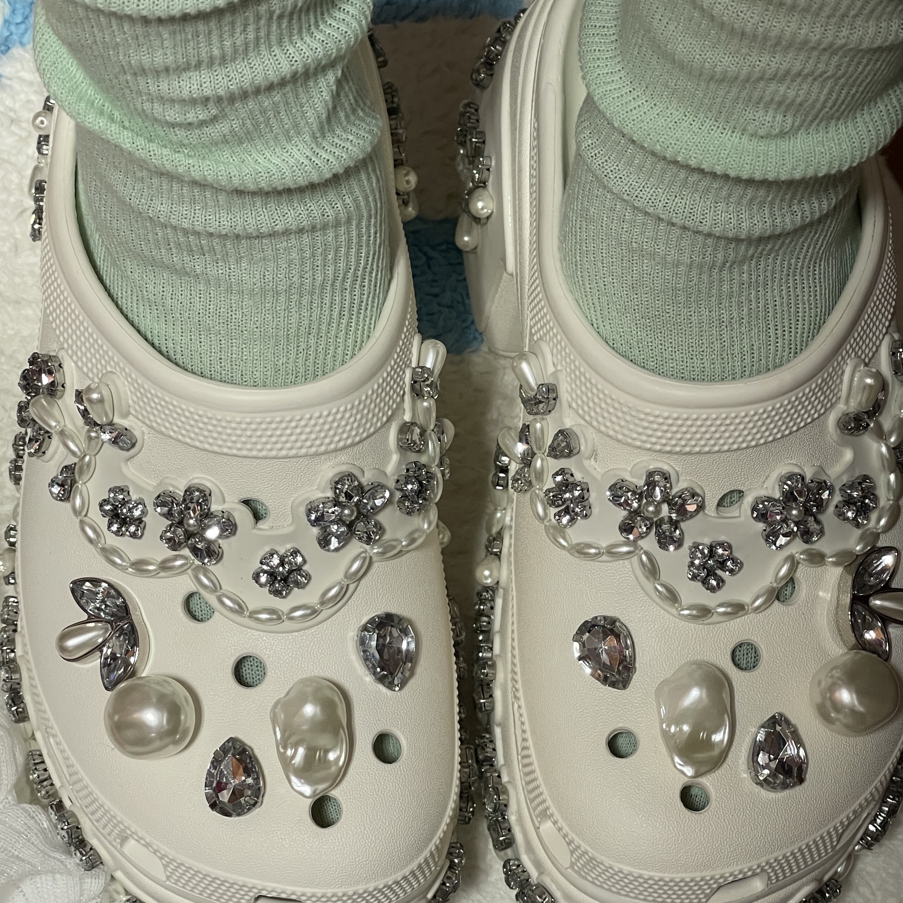 (W) Crocs x Simone Rocha Siren Clog White 착용 스타일 - 2