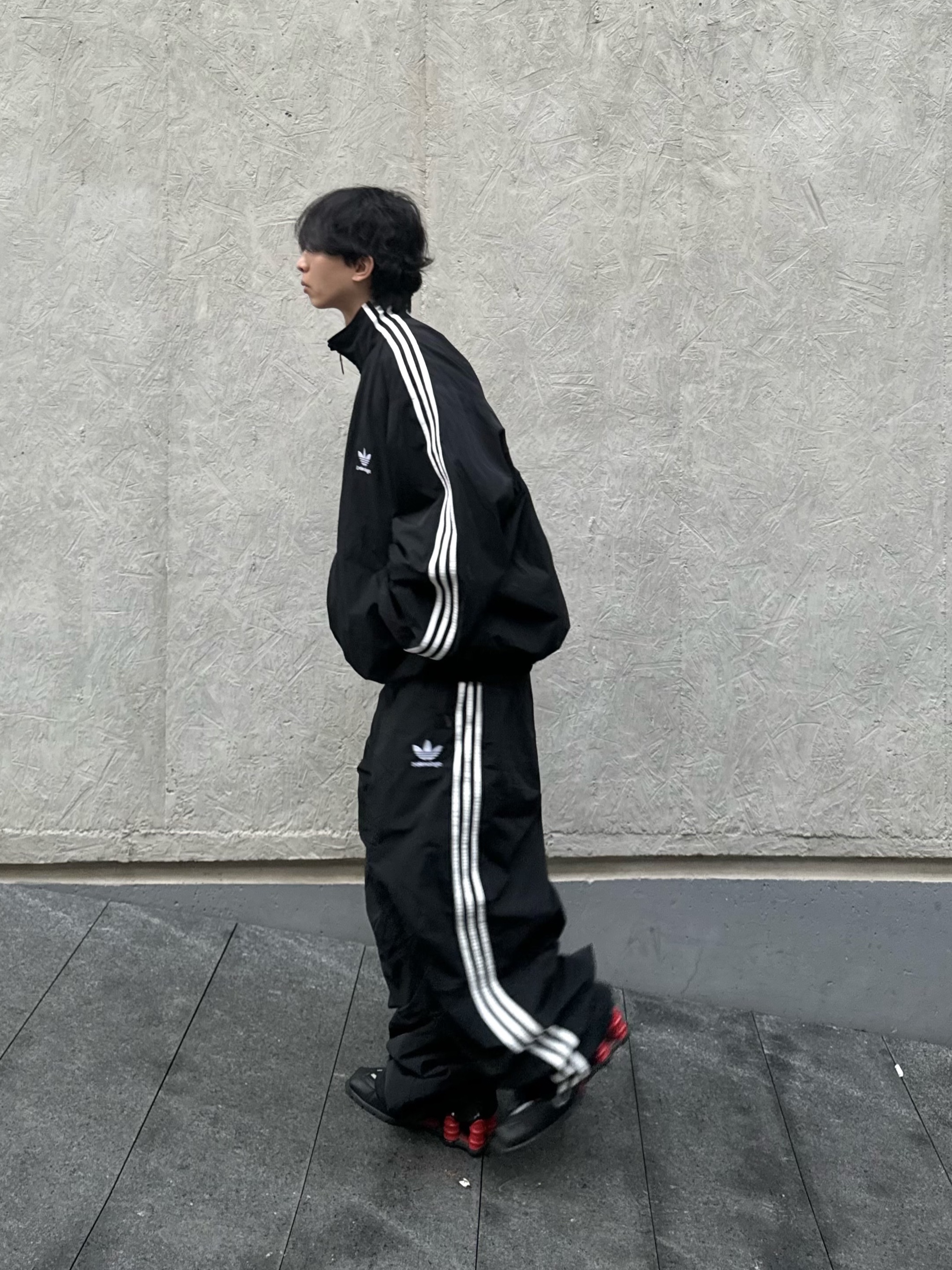 Balenciaga x Adidas Performance Poplin Tracksuit Jacket Black, Balenciaga x Adidas Tracksuit Trousers Black 착용 스타일 - 4