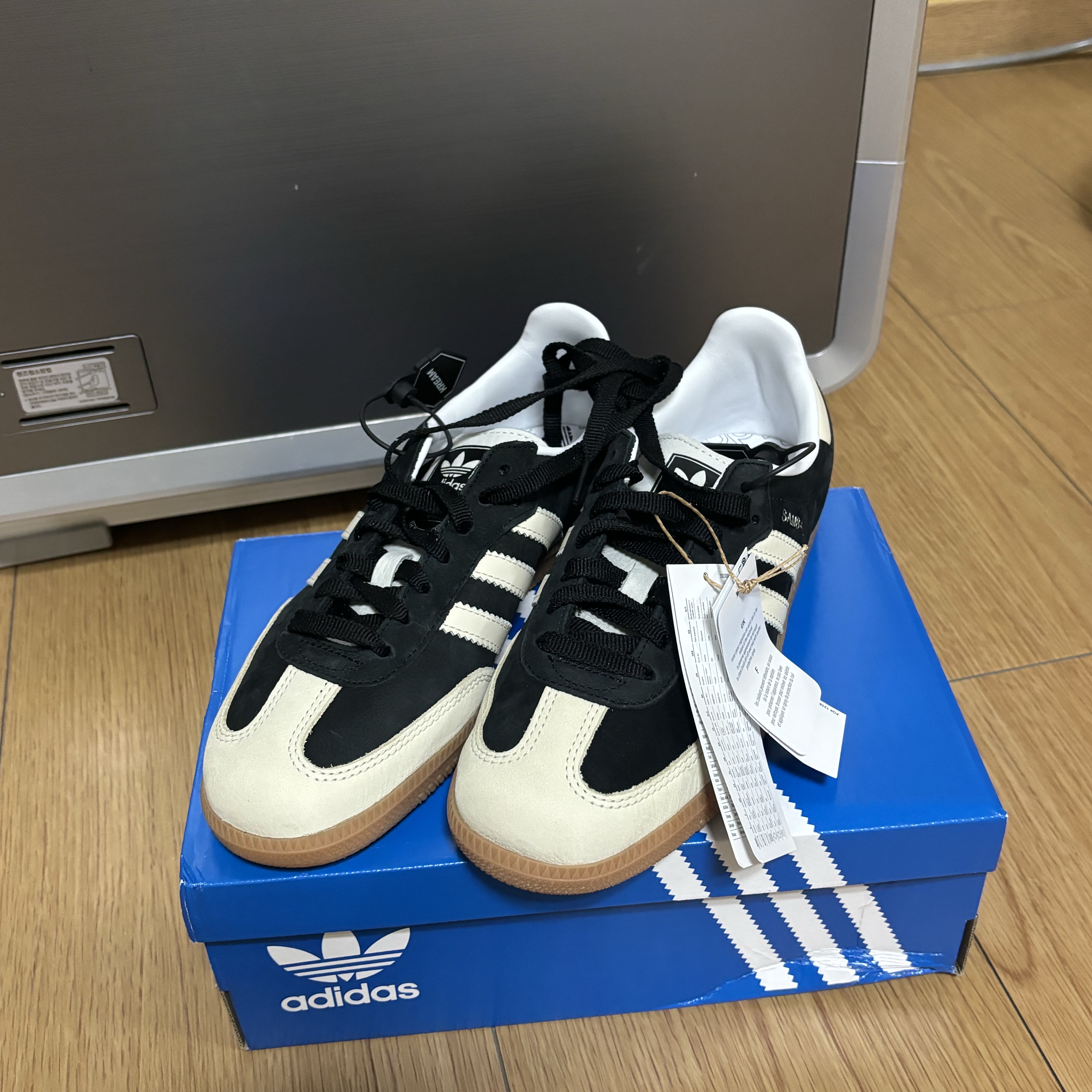 (W) Adidas Samba OG Core Black Wonder White 착용 스타일