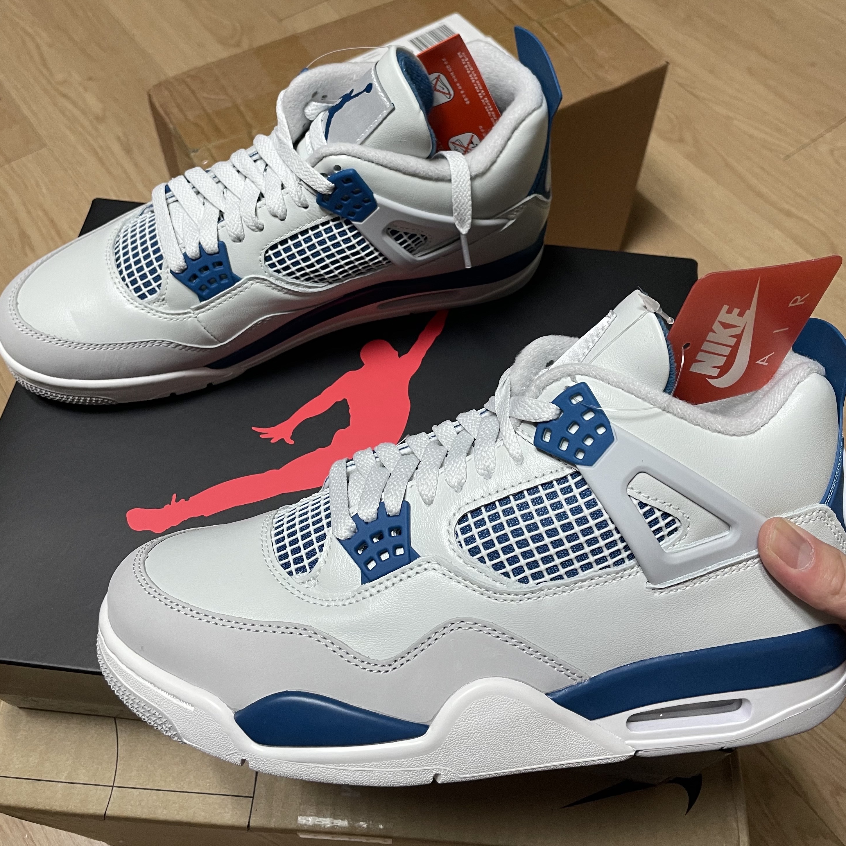 Jordan 4 Retro Industrial Blue 착용 스타일