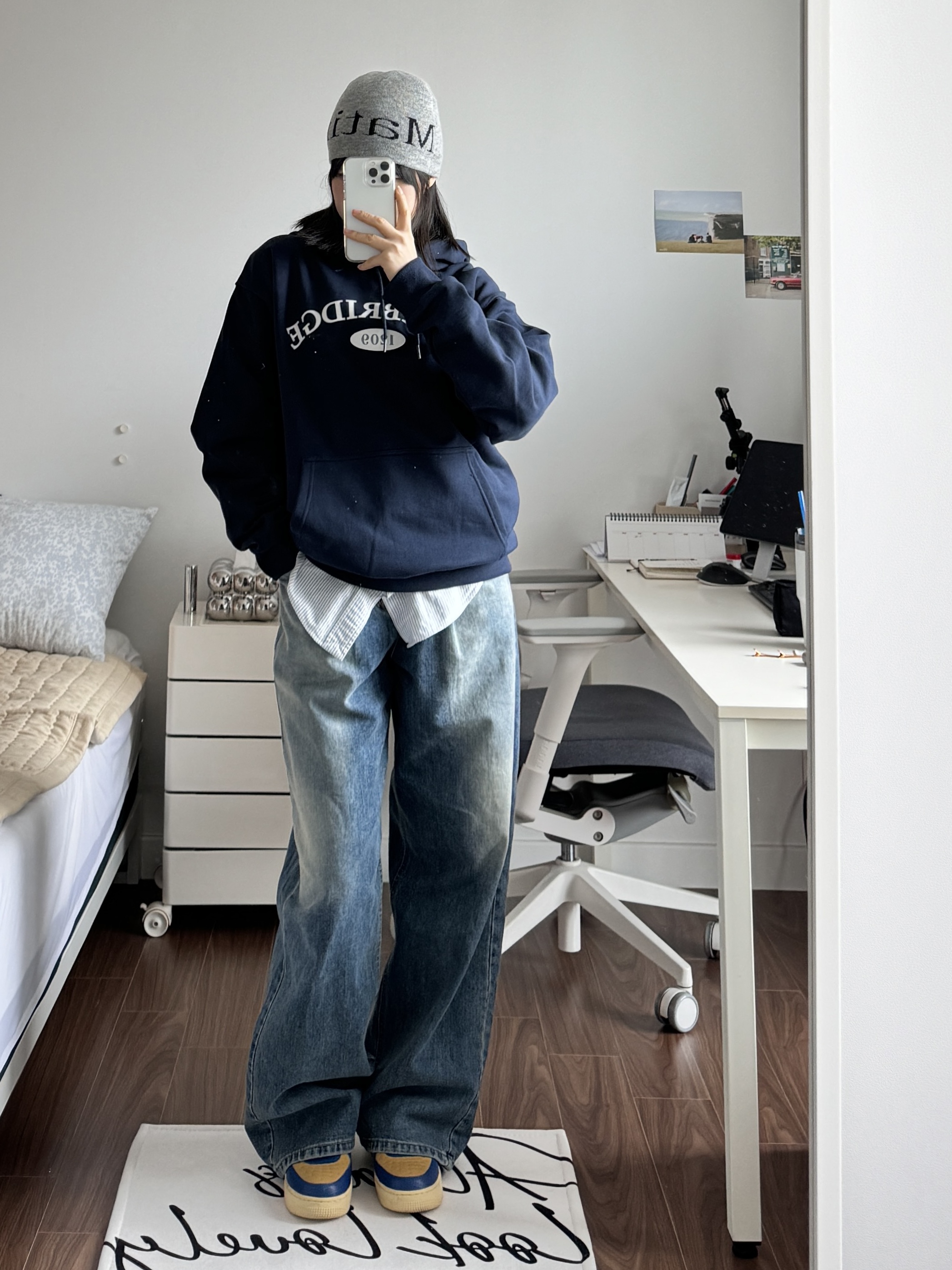 Matin Kim Logo Jacquard Short Beanie Grey, Nike x Undefeated Air Force 1 Low SP 5 On It Court Blue 착용 스타일 - 1