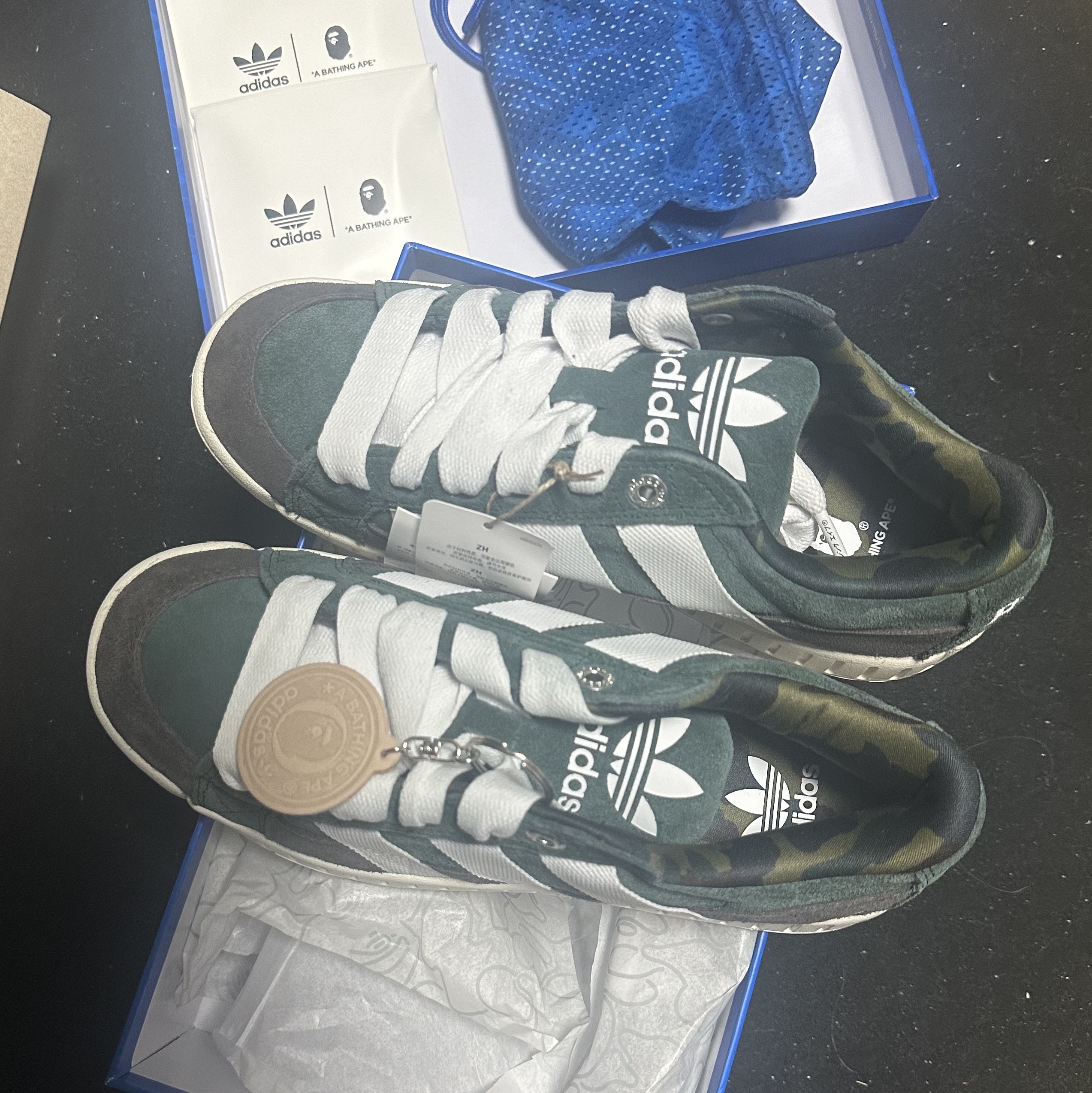 Adidas x BAPE Lawsuit Shadow Green Cloud White 착용 스타일