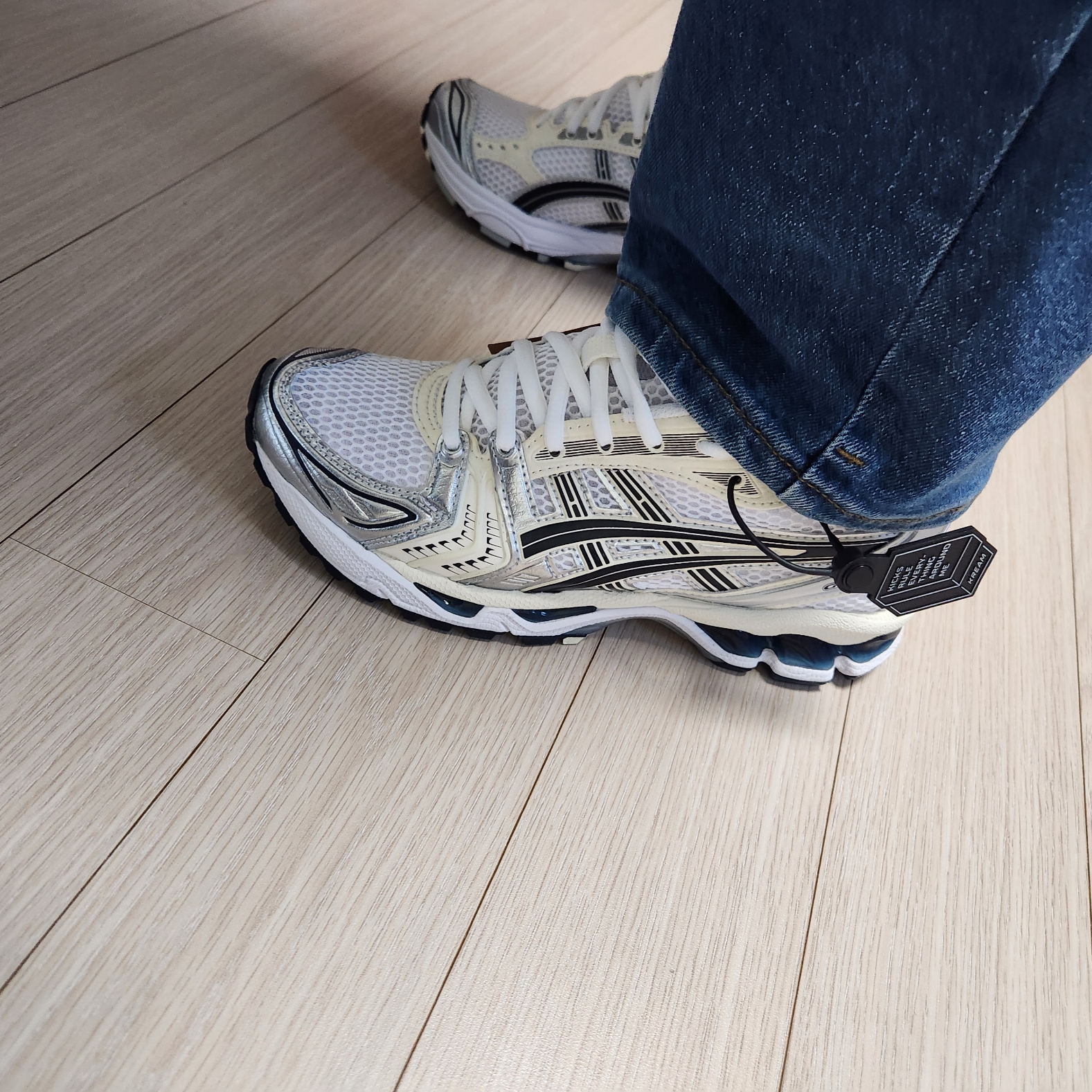 (W) Asics Gel-Kayano 14 White Midnight 착용 스타일 - 2