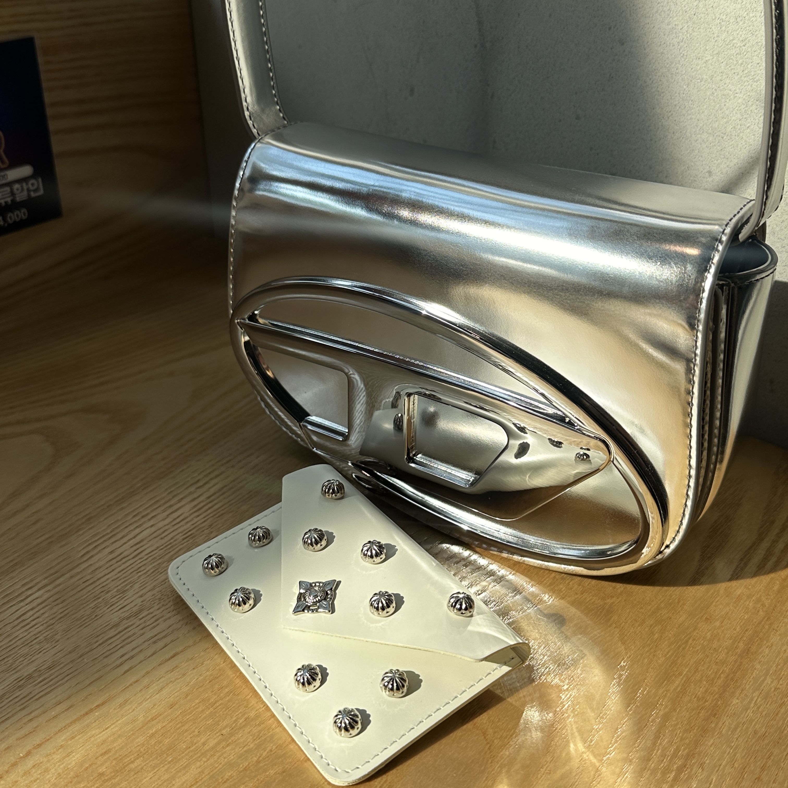 Diesel 1DR Shoulder Bag in Mirrored Leather Silver, Human Made Animal Keychain #1 Silver 착용 스타일 - 3