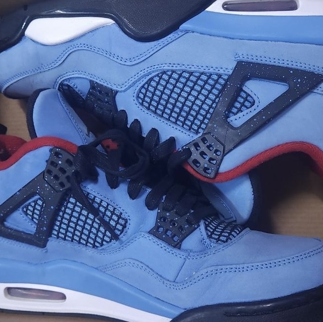 Jordan 4 x Travis Scott Retro Cactus Jack 착용 스타일