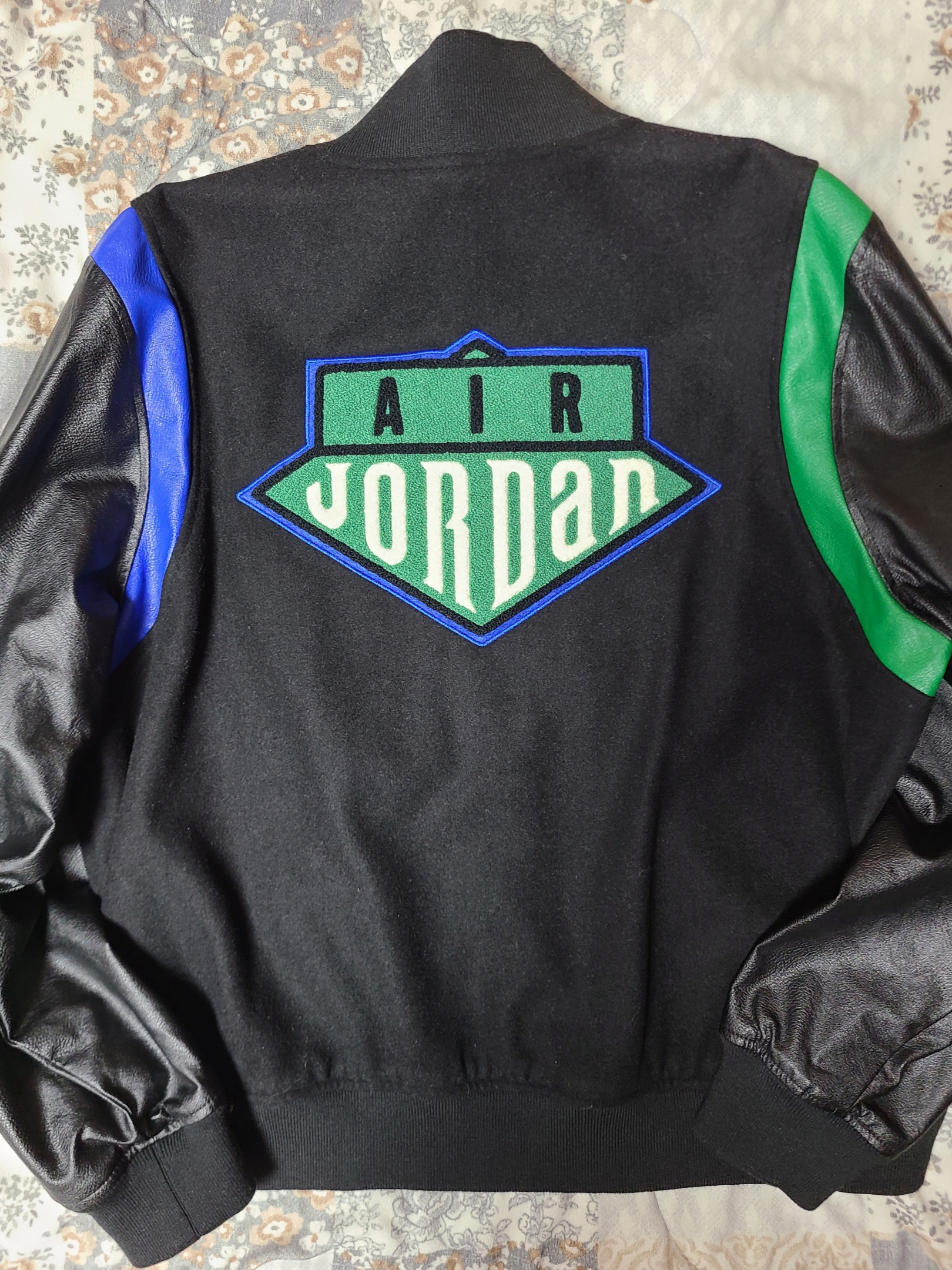(W) Jordan x Aleali May Varsity Jacket Black - US/EU 착용 스타일 - 2