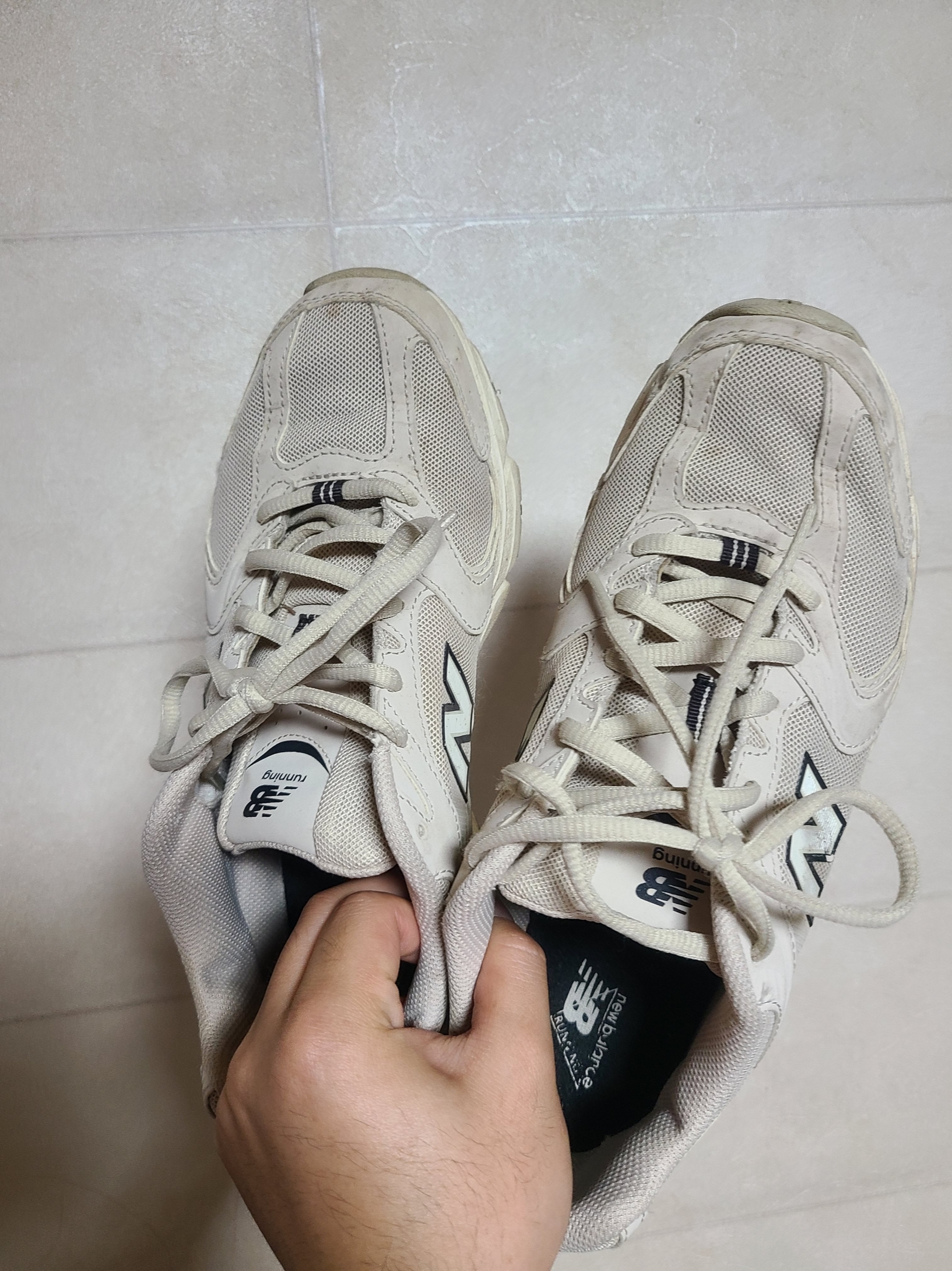 New Balance 530 Ivory 착용 스타일 - 1