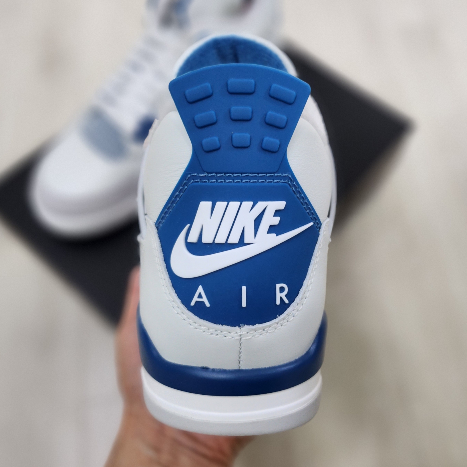 Jordan 4 Retro Industrial Blue 착용 스타일 - 3