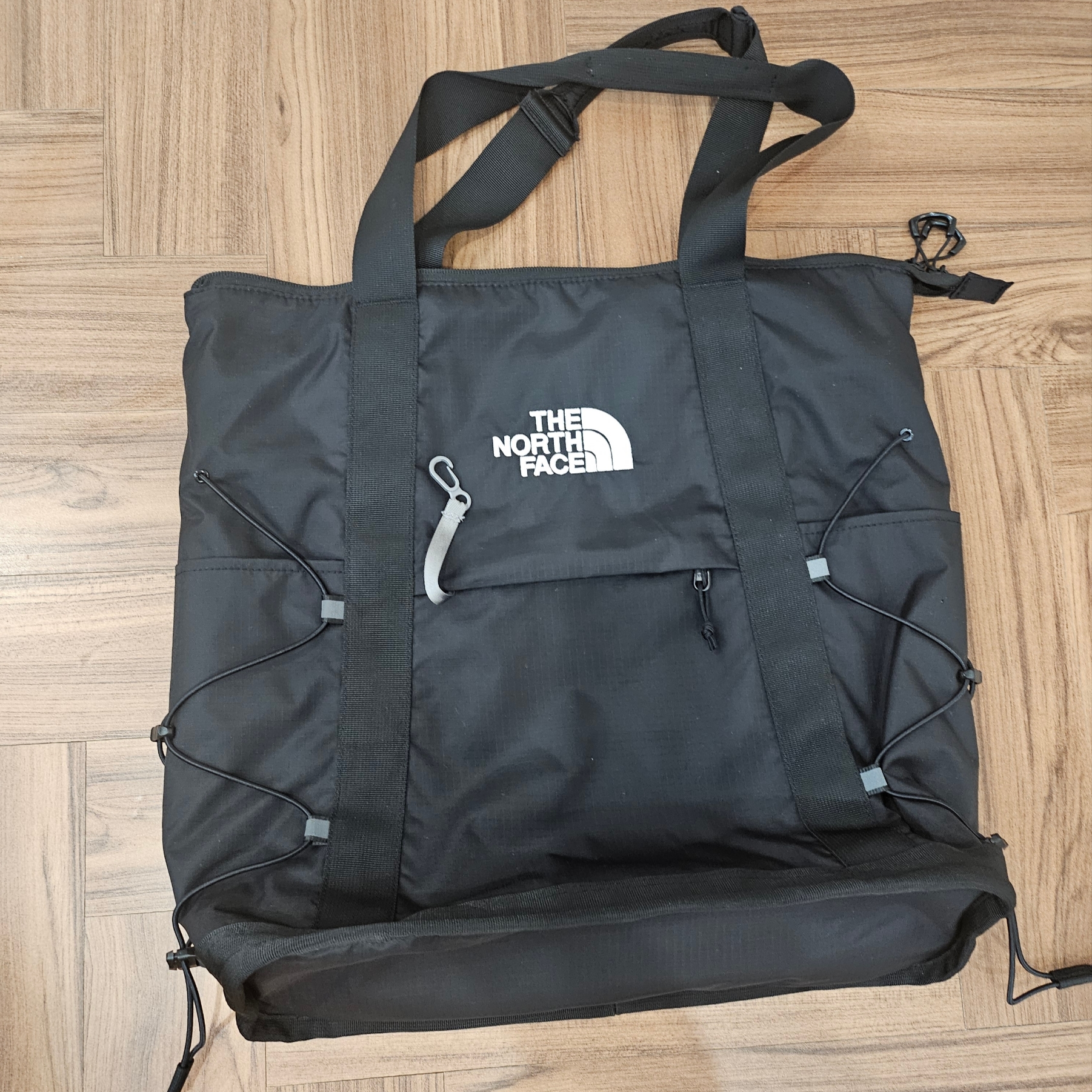 The North Face Borealis Tote Bag Black 착용 스타일
