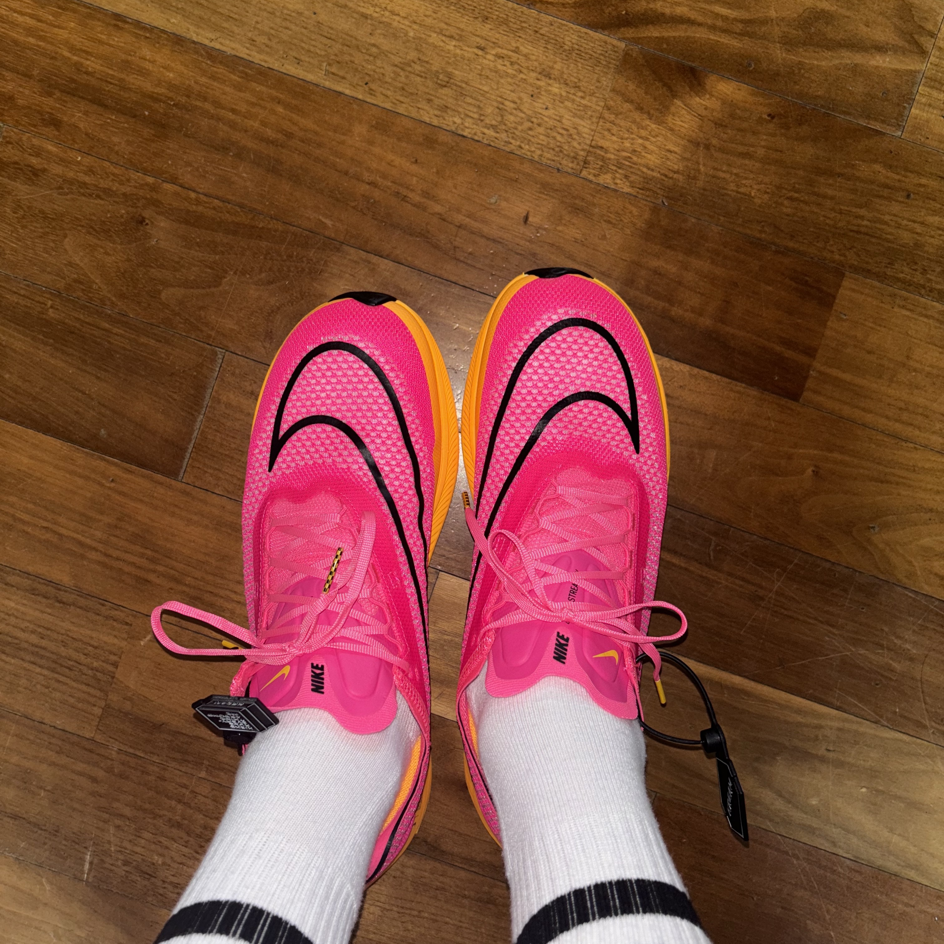 Nike ZoomX Streakfly Hyper Pink Laser Orange 착용 스타일 - 3