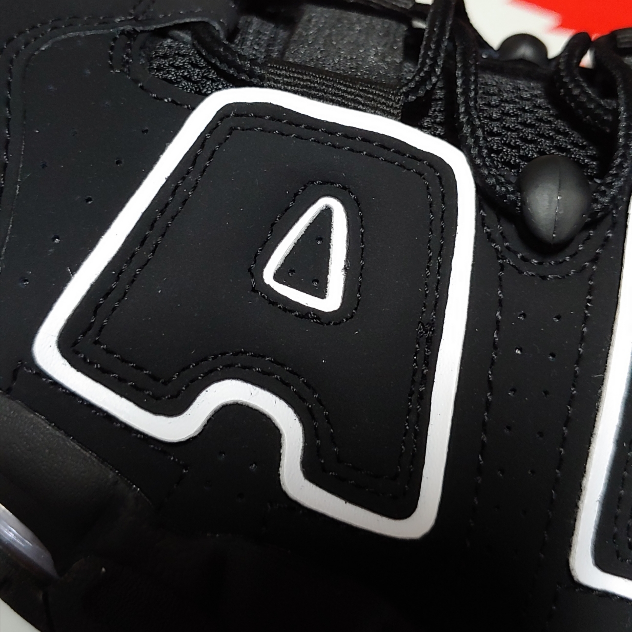 Nike Air More Uptempo Black White 2020 착용 스타일 - 2