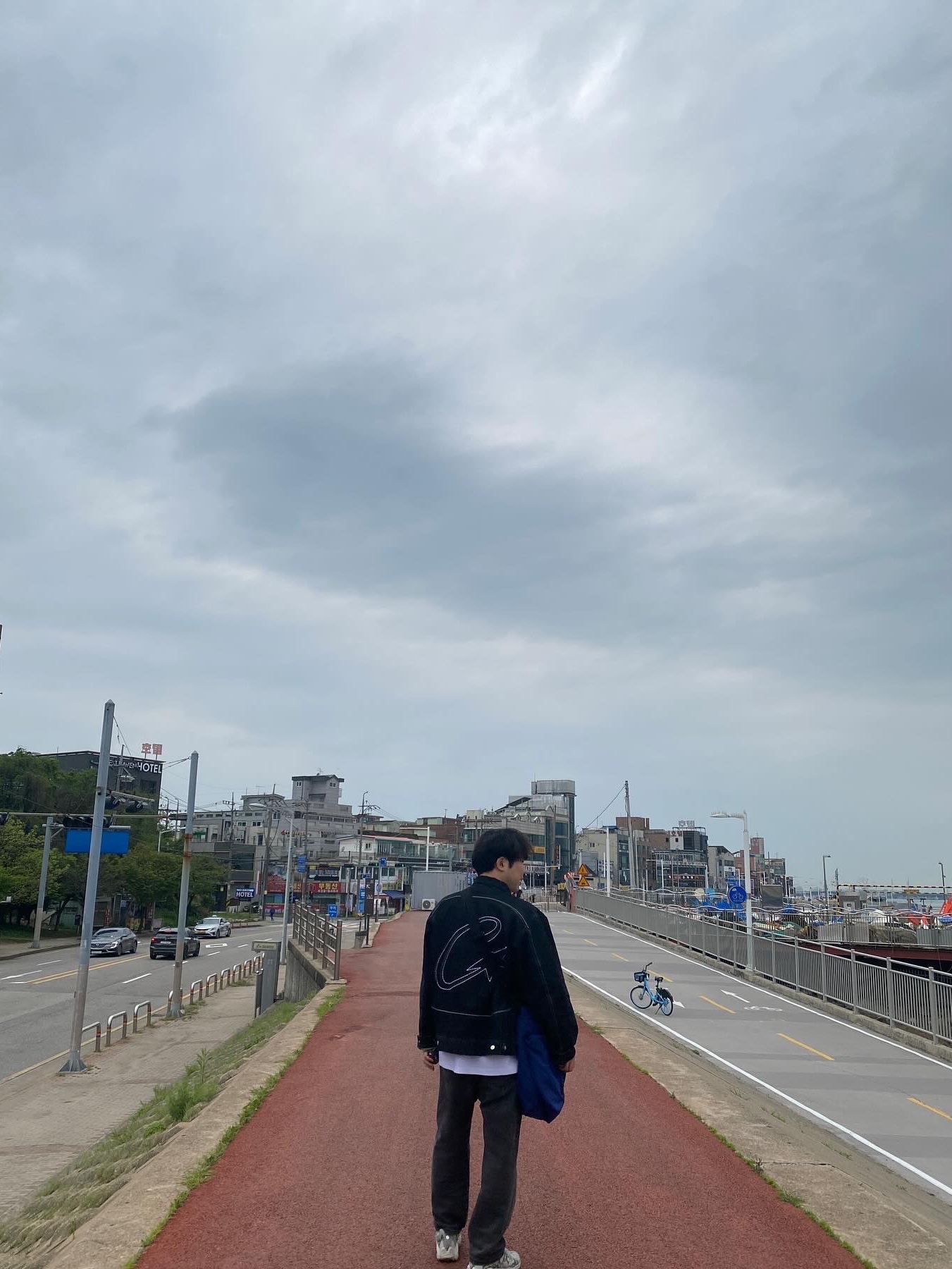 Corteiz C-Star Stitch Down Denim Jacket Black, Nike x Drake Nocta Hot Step Air Terra Light Bone 착용 스타일 - 1