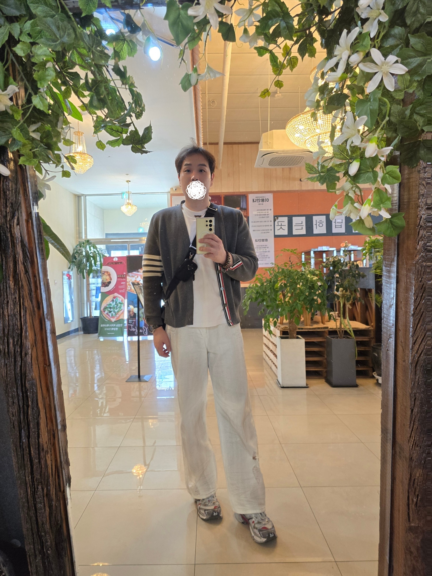Prada Cotton T-Shirt White, Thom Browne Milano Stitch 4-Bar Cardigan Medium Grey 착용 스타일