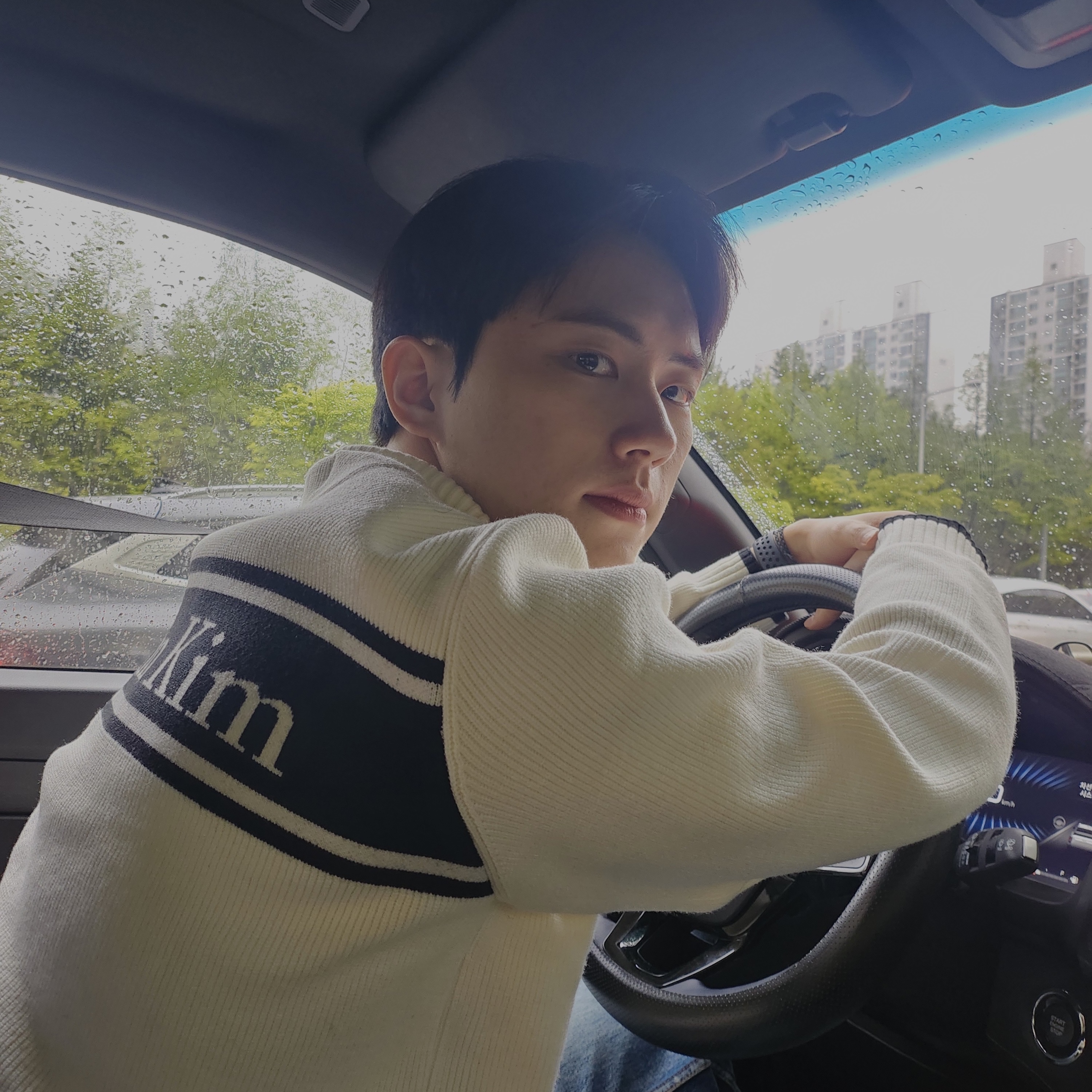 Matin Kim Spell Point Stripe Knit Cardigan Ivory 착용 스타일