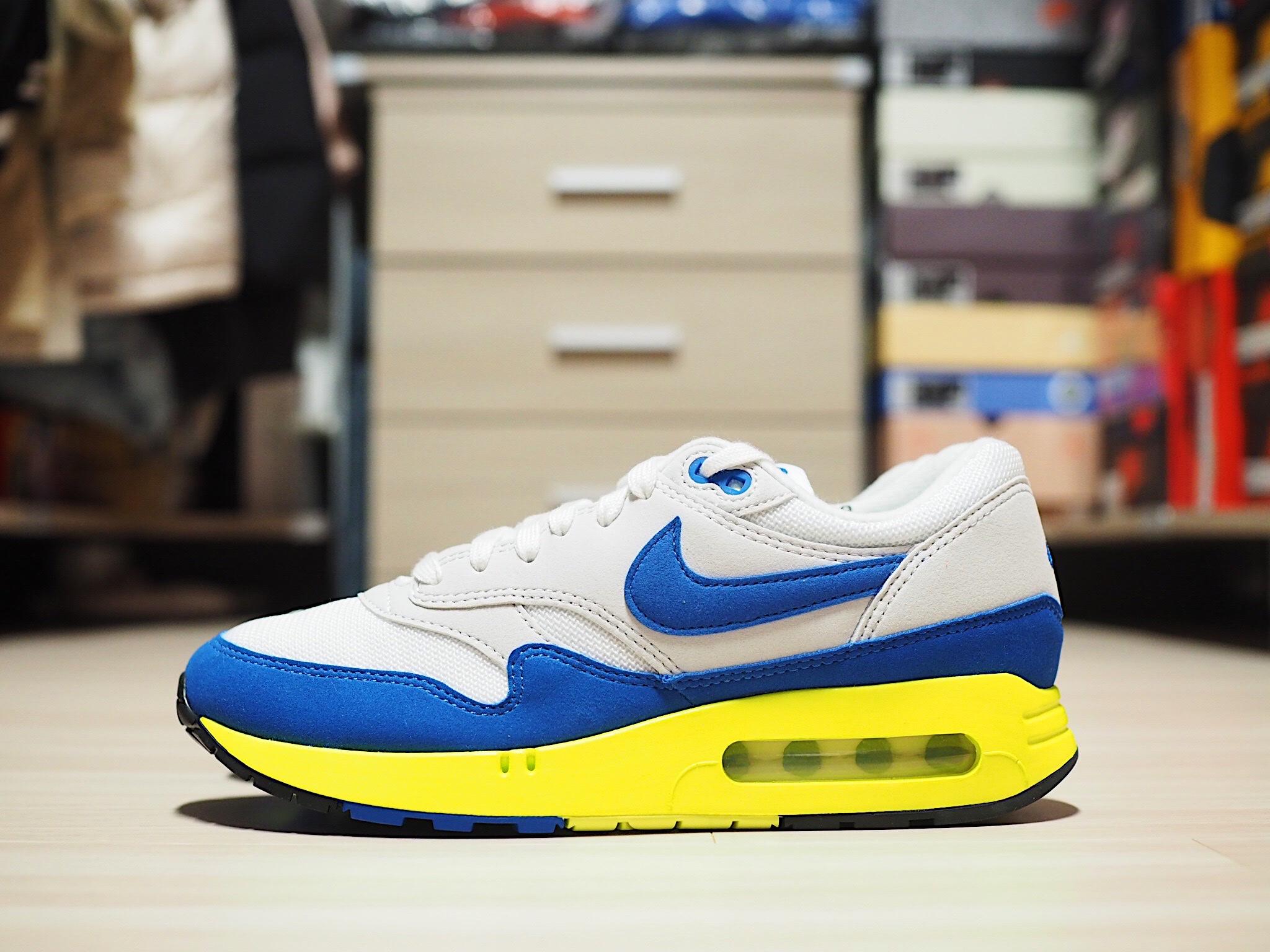 Nike Air Max 1 '86 OG Royal Volt, Nike x Kasina Air Max 1 SP Won-Ang Particle Grey 착용 스타일 - 3