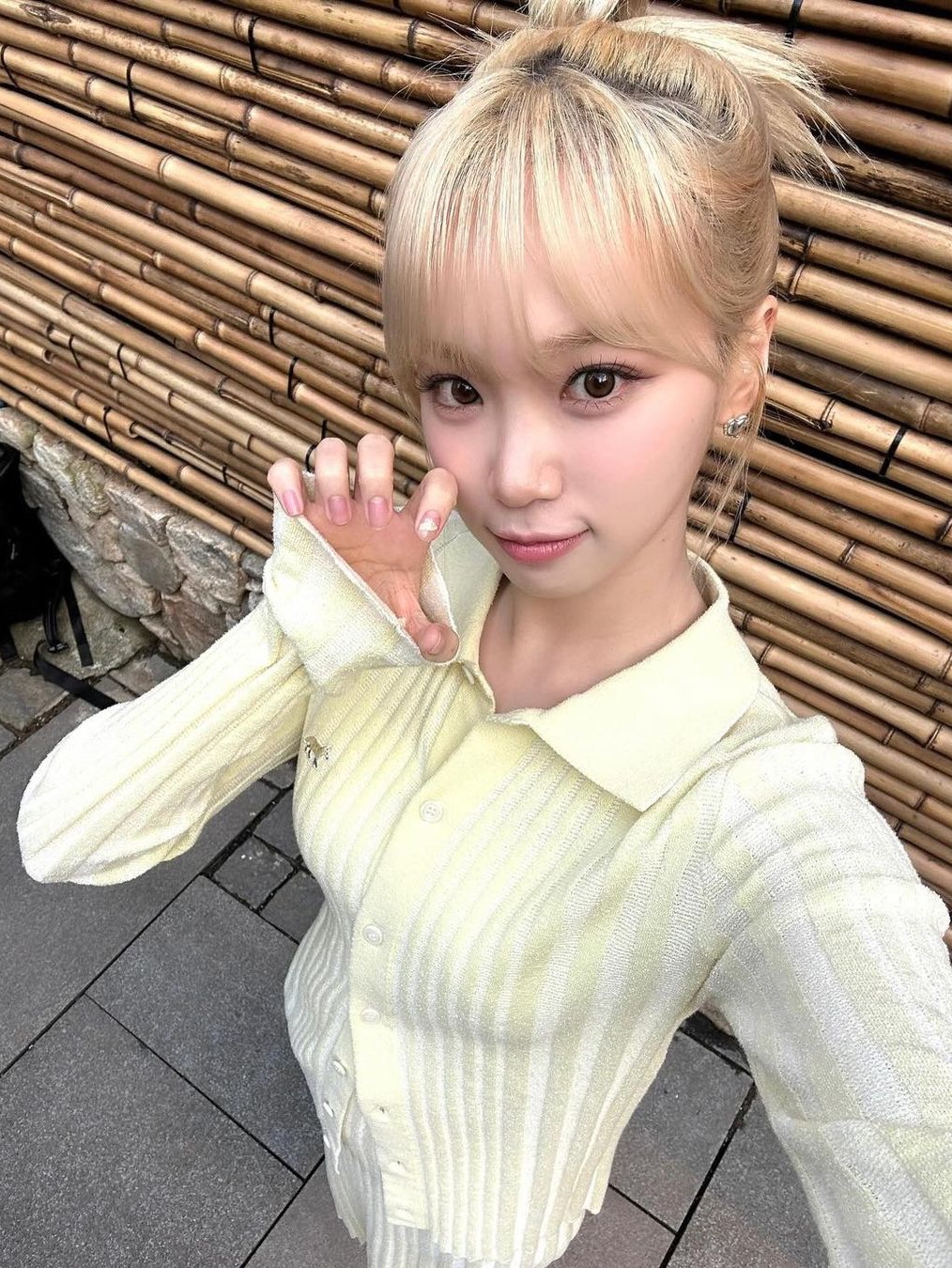 Maison Kitsune Baby Fox Patch Classic Pocket T-Shirt Pale Orange, (W) Maison Kitsune Baby Fox Patch Boxy Cardigan Beige 착용 스타일 - 5