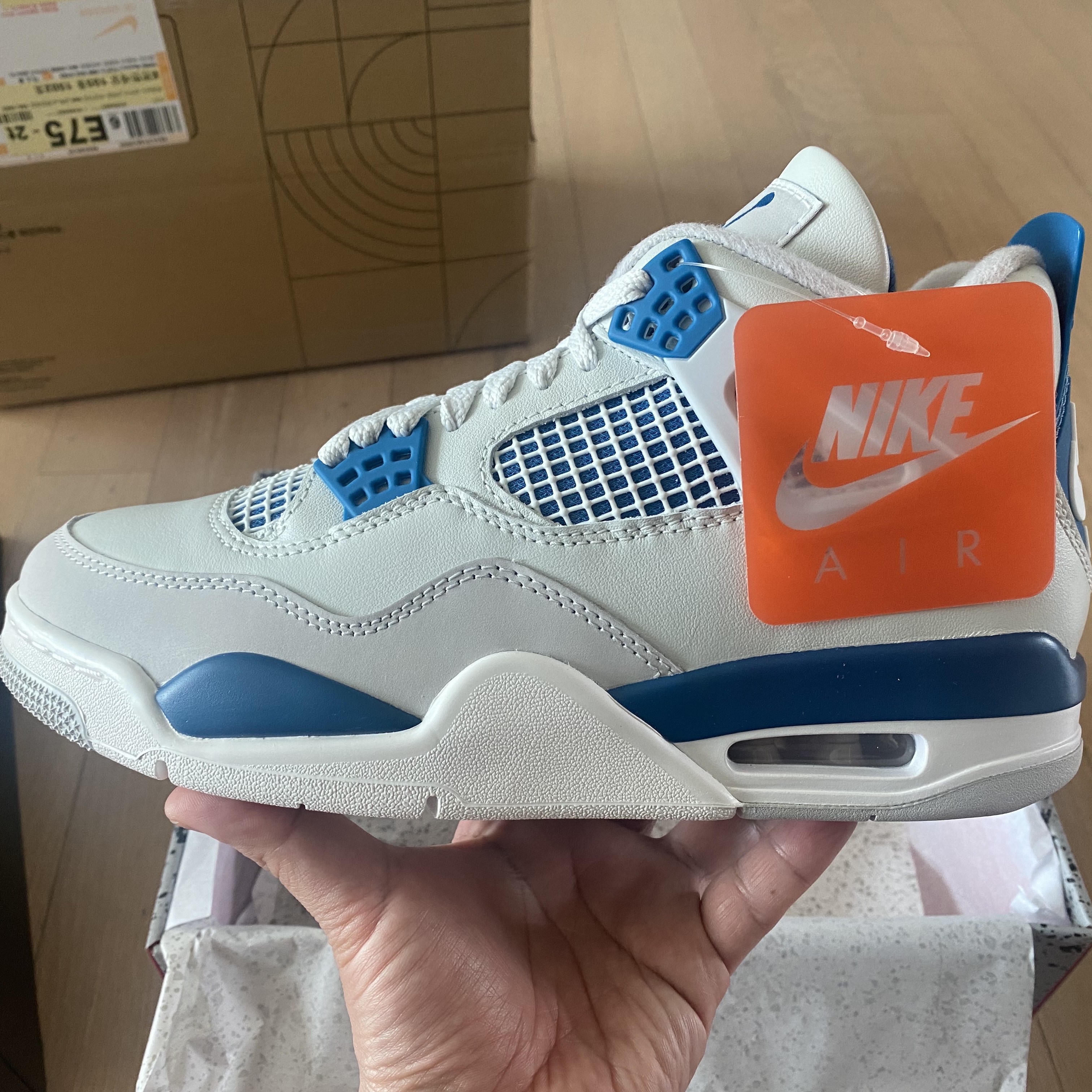 Jordan 4 Retro Industrial Blue 착용 스타일 - 1