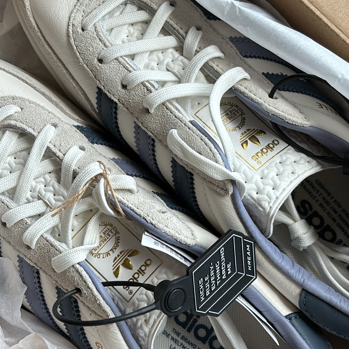 Adidas Gazelle Indoor Core White Preloved Ink 착용 스타일 - 1