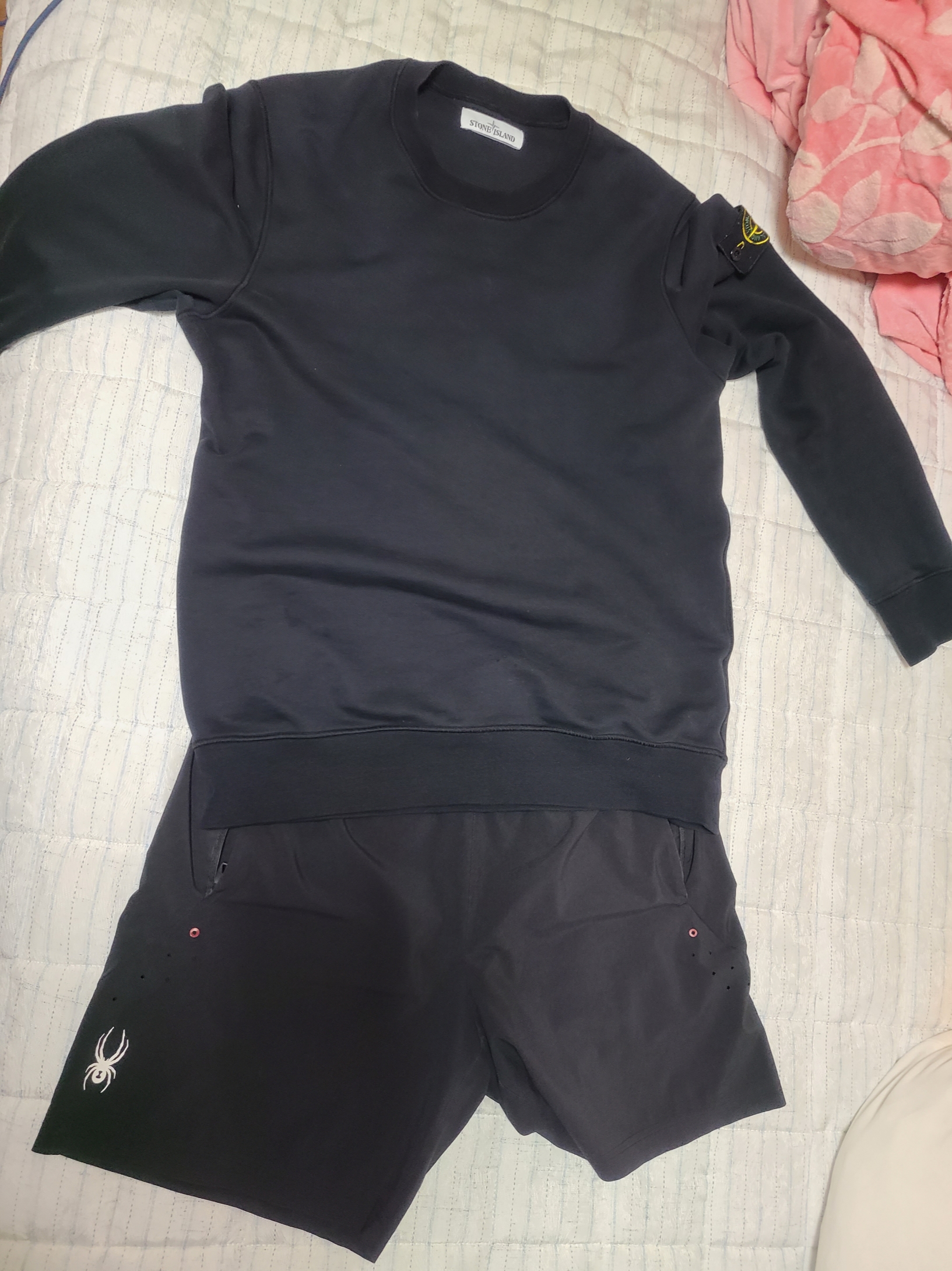 Stone Island 63051 Cotton Fleece Garment Dyed Sweatshirt Black - 24SS 착용 스타일