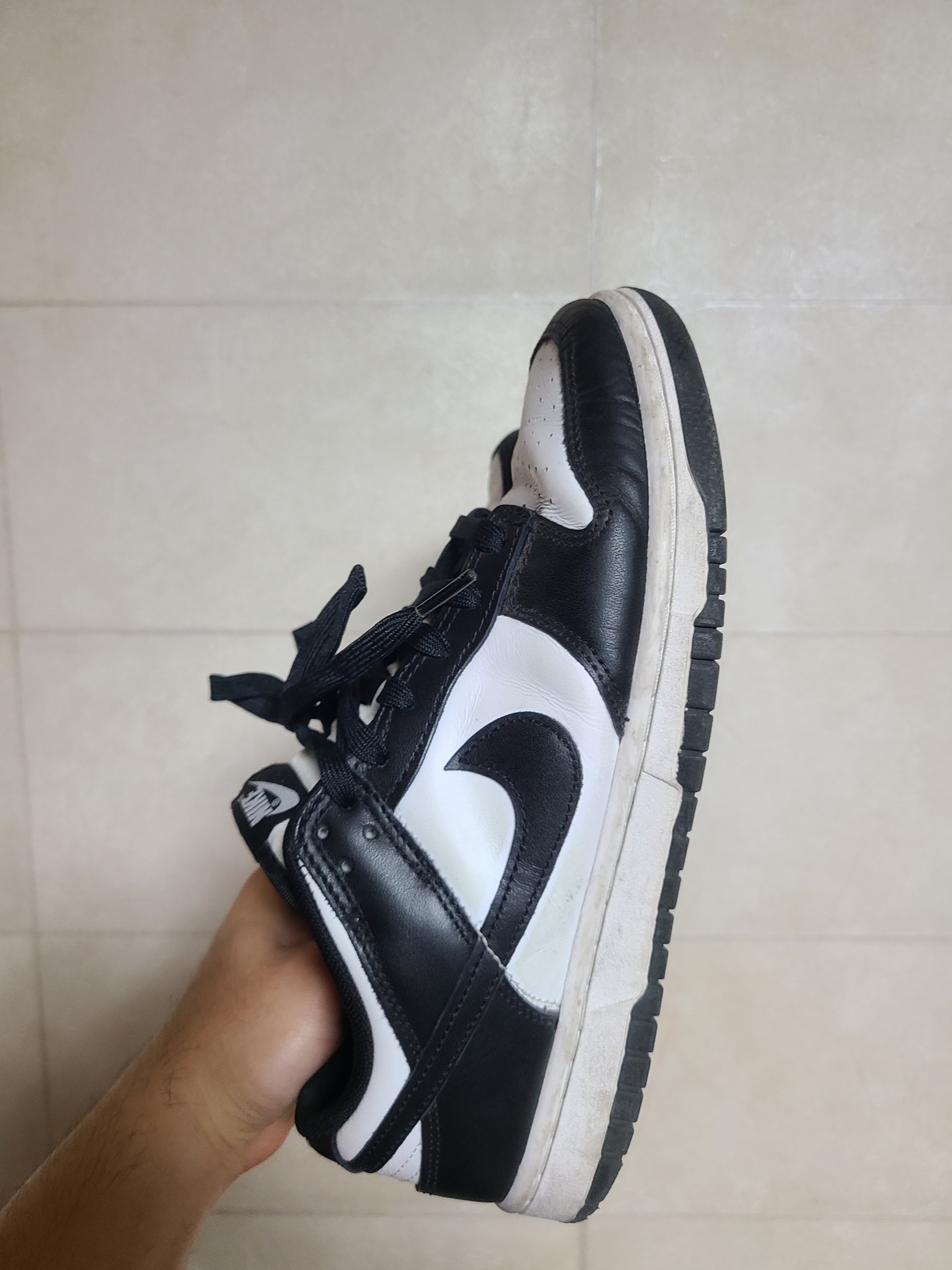 Nike Dunk Low Retro Black 착용 스타일 - 2