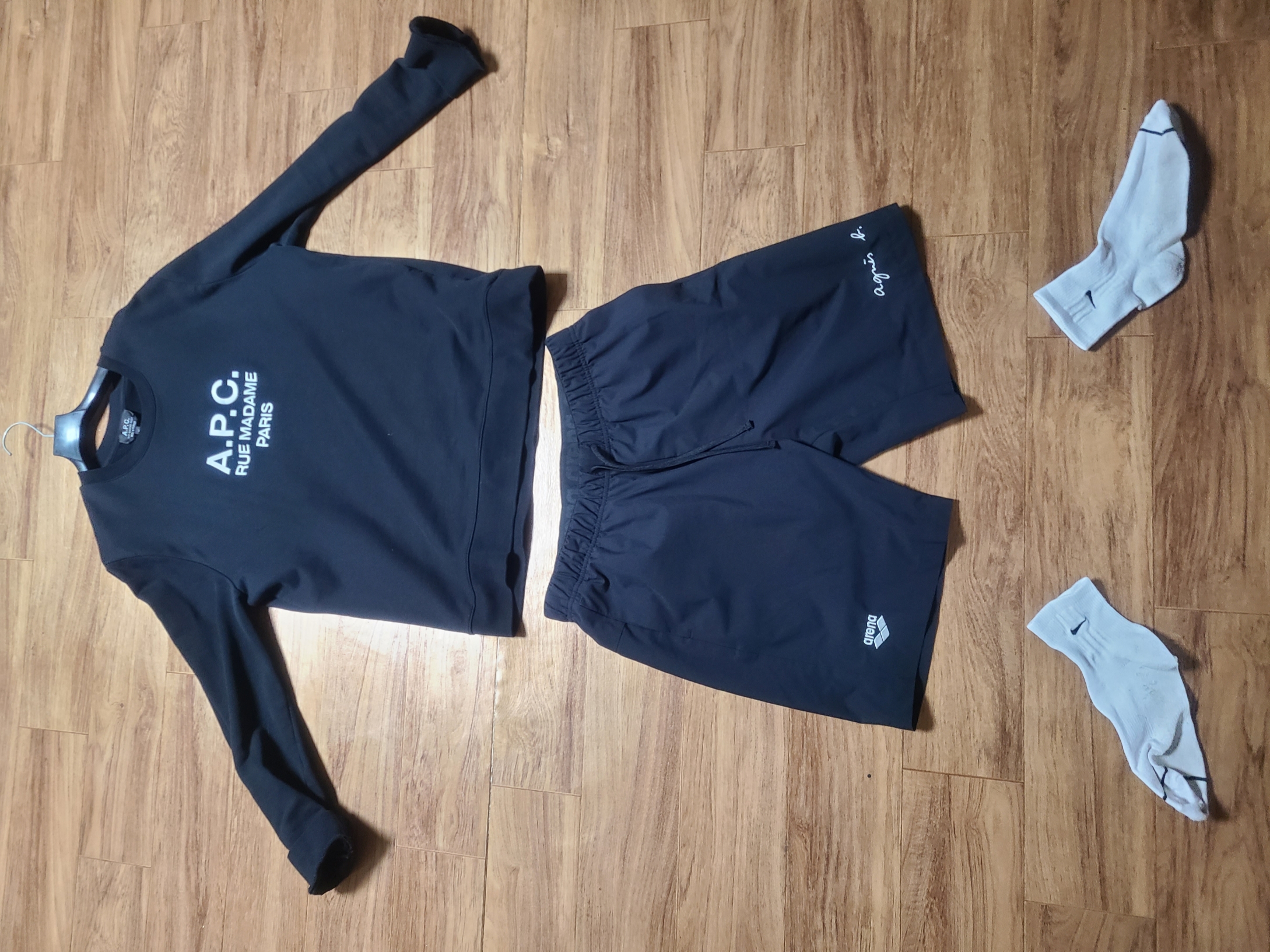 A.P.C. Rufus Sweatshirt Black 착용 스타일